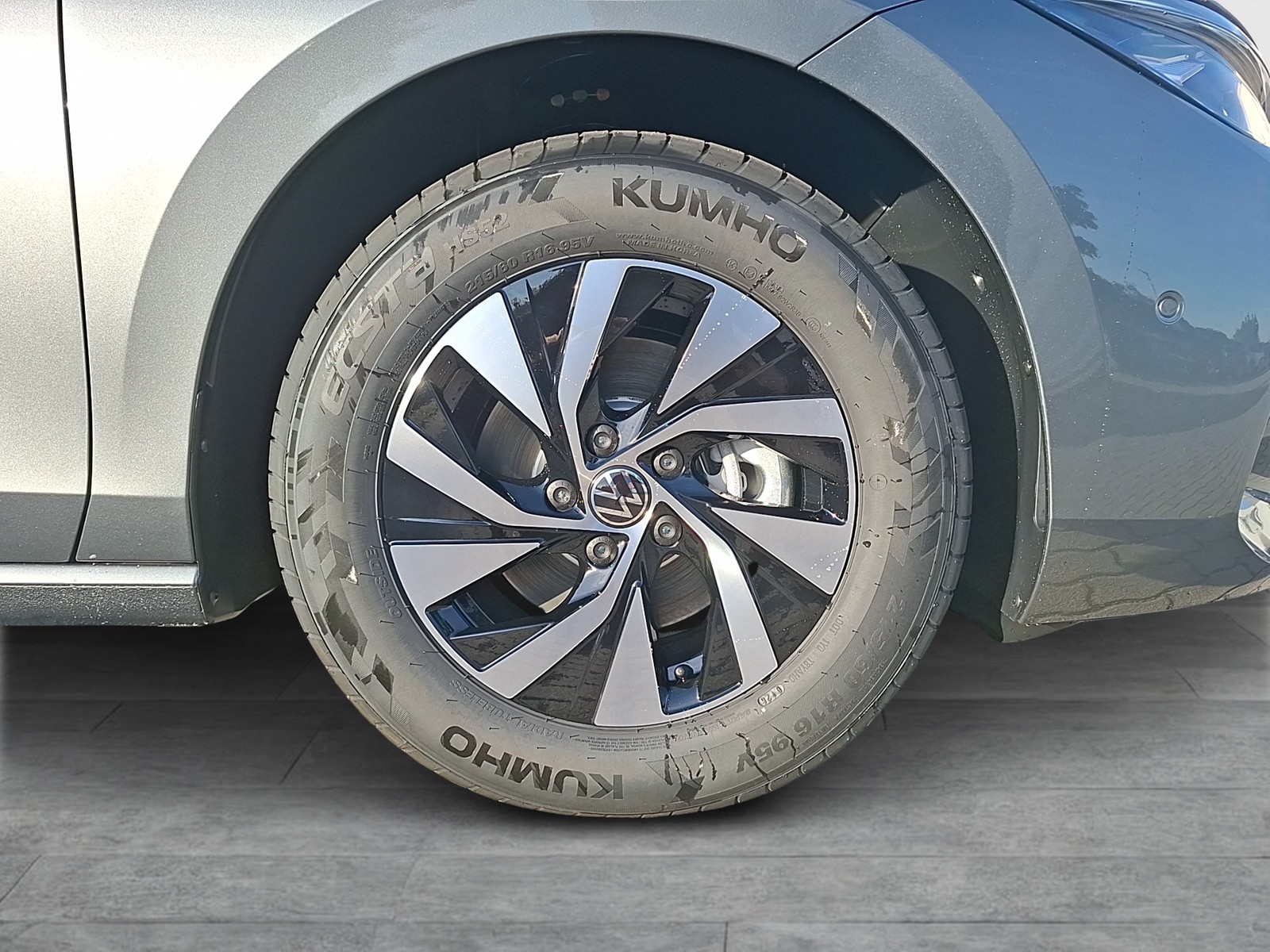 Fahrzeugabbildung Volkswagen Passat Variant TDI Business DSG LED AHK Navi AID ACC RFK SHZ