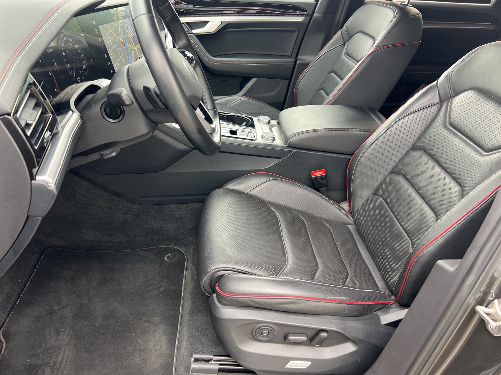 Fahrzeugabbildung Volkswagen Touareg TDI Edition-20 R-Line Matrix Navi STH AHK Luft Pano HUD AID RFK 22