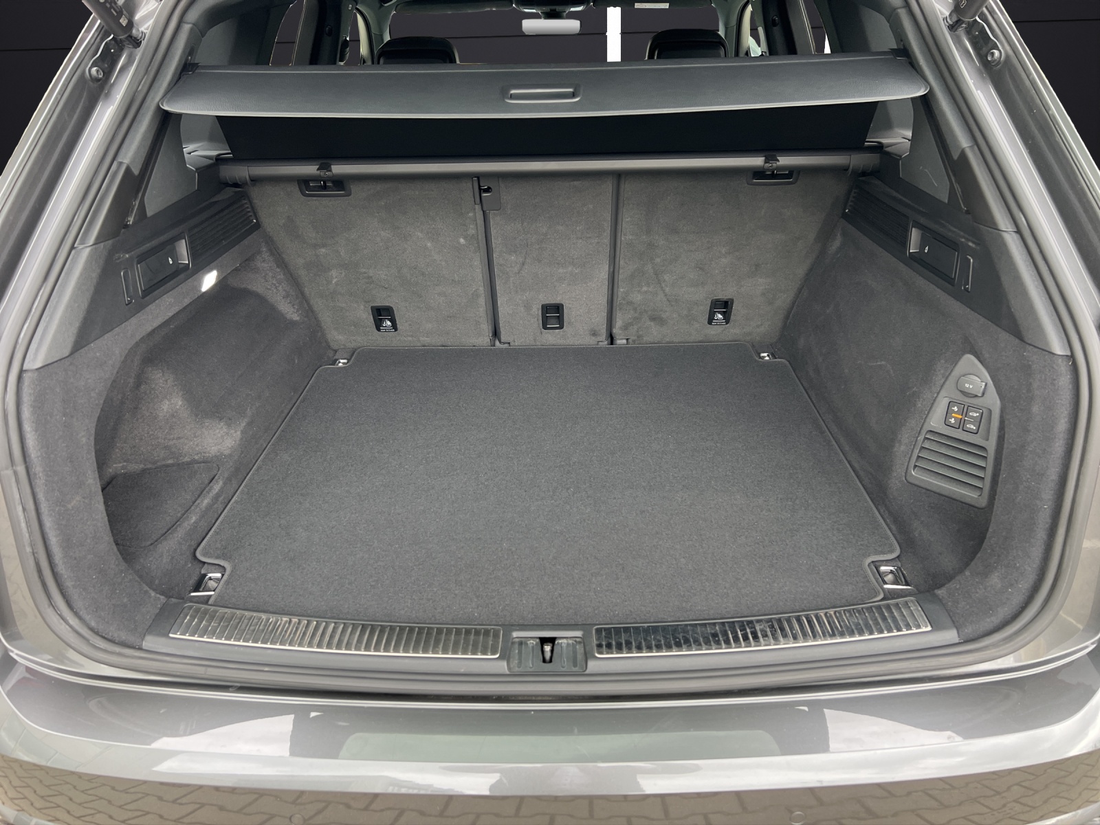 Fahrzeugabbildung Volkswagen Touareg TDI Edition-20 R-Line Matrix Navi STH AHK Luft Pano HUD AID RFK 22