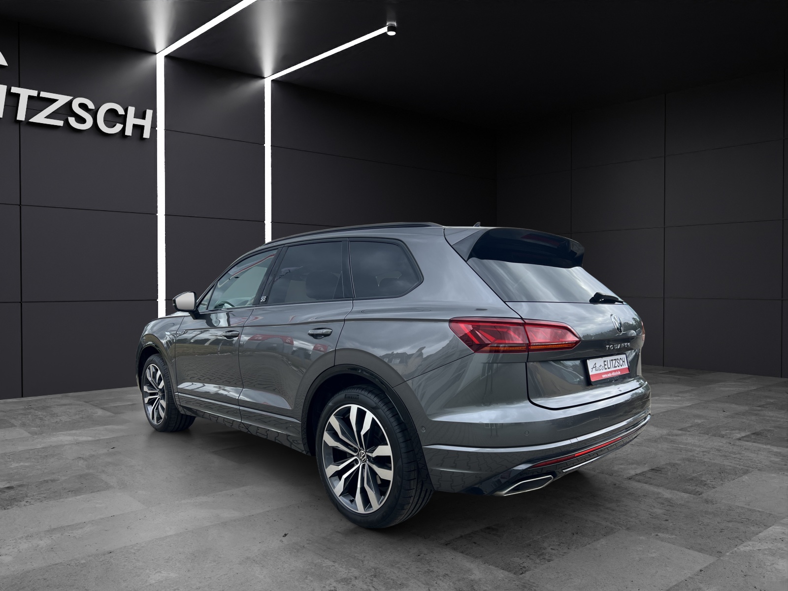 Fahrzeugabbildung Volkswagen Touareg TDI Edition-20 R-Line Matrix Navi STH AHK Luft Pano HUD AID RFK 22