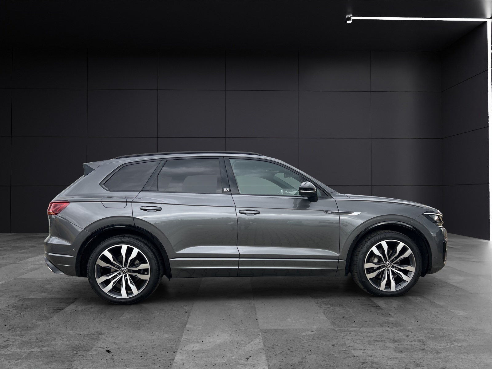 Fahrzeugabbildung Volkswagen Touareg TDI Edition-20 R-Line Matrix Navi STH AHK Luft Pano HUD AID RFK 22
