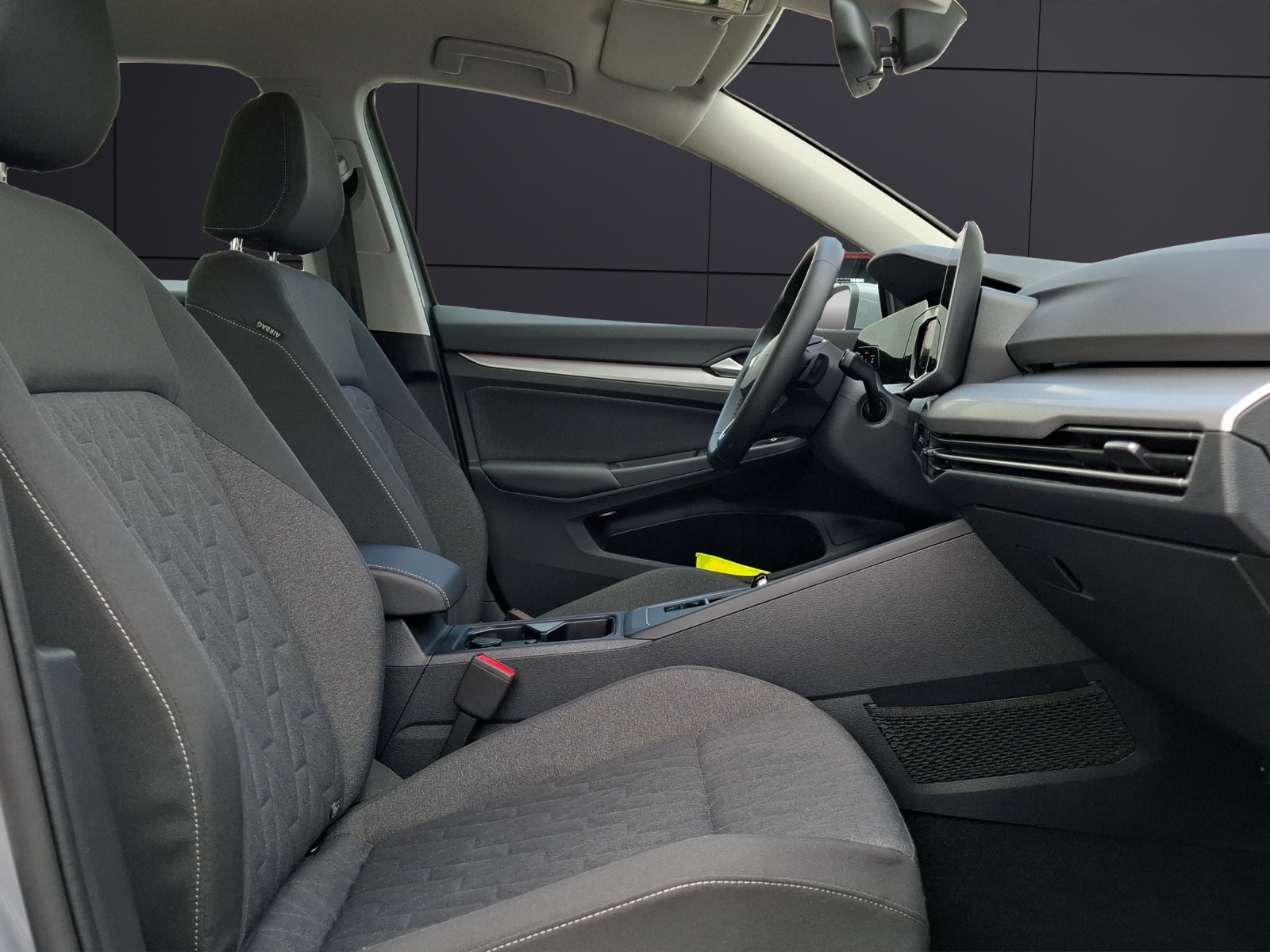 Fahrzeugabbildung Volkswagen Golf VIII Variant eTSI Life DSG LED CarPlay AID ACC RFK SH
