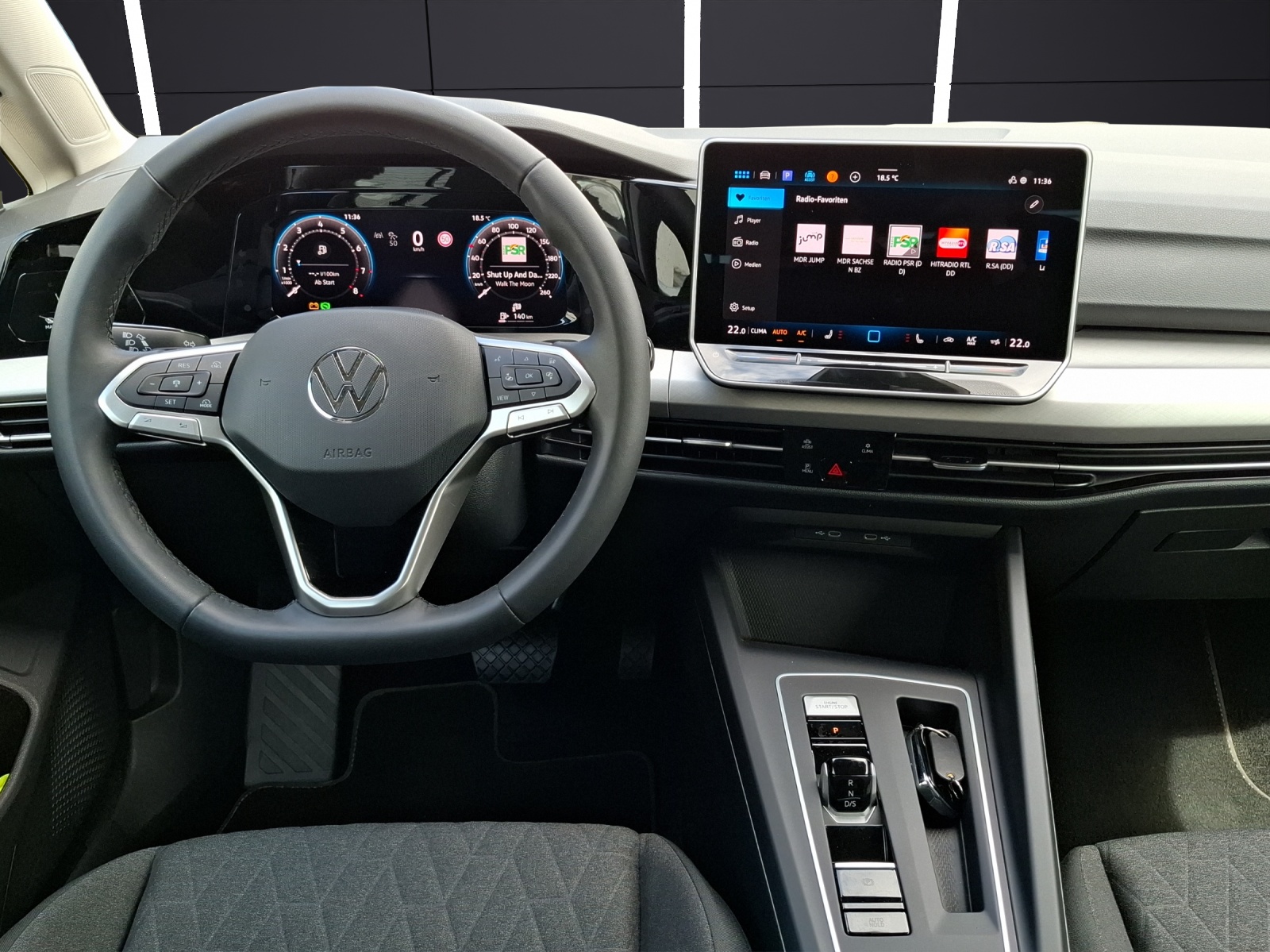 Fahrzeugabbildung Volkswagen Golf VIII Variant eTSI Life DSG LED CarPlay AID ACC RFK SH