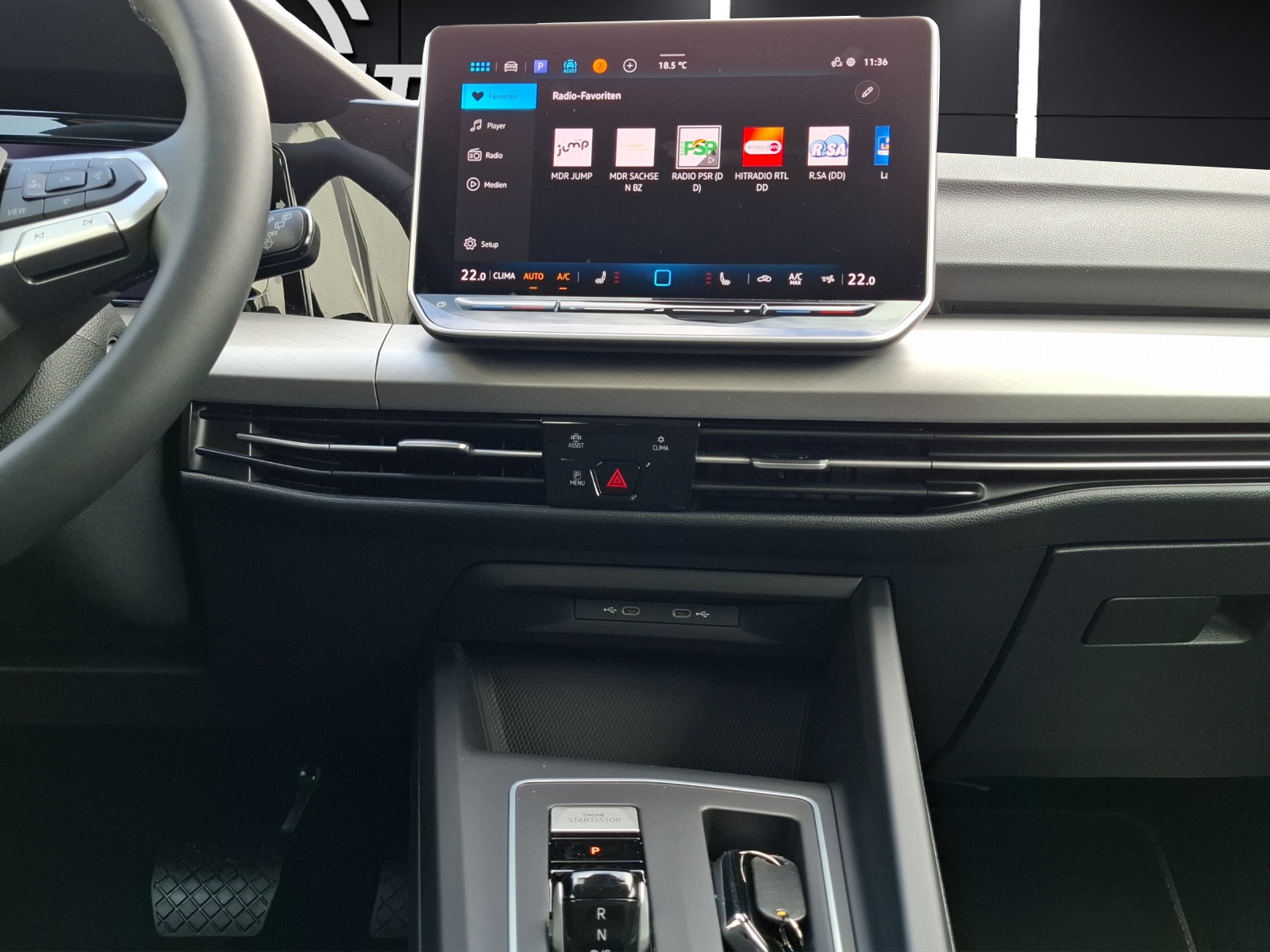 Fahrzeugabbildung Volkswagen Golf VIII Variant eTSI Life DSG LED CarPlay AID ACC RFK SH
