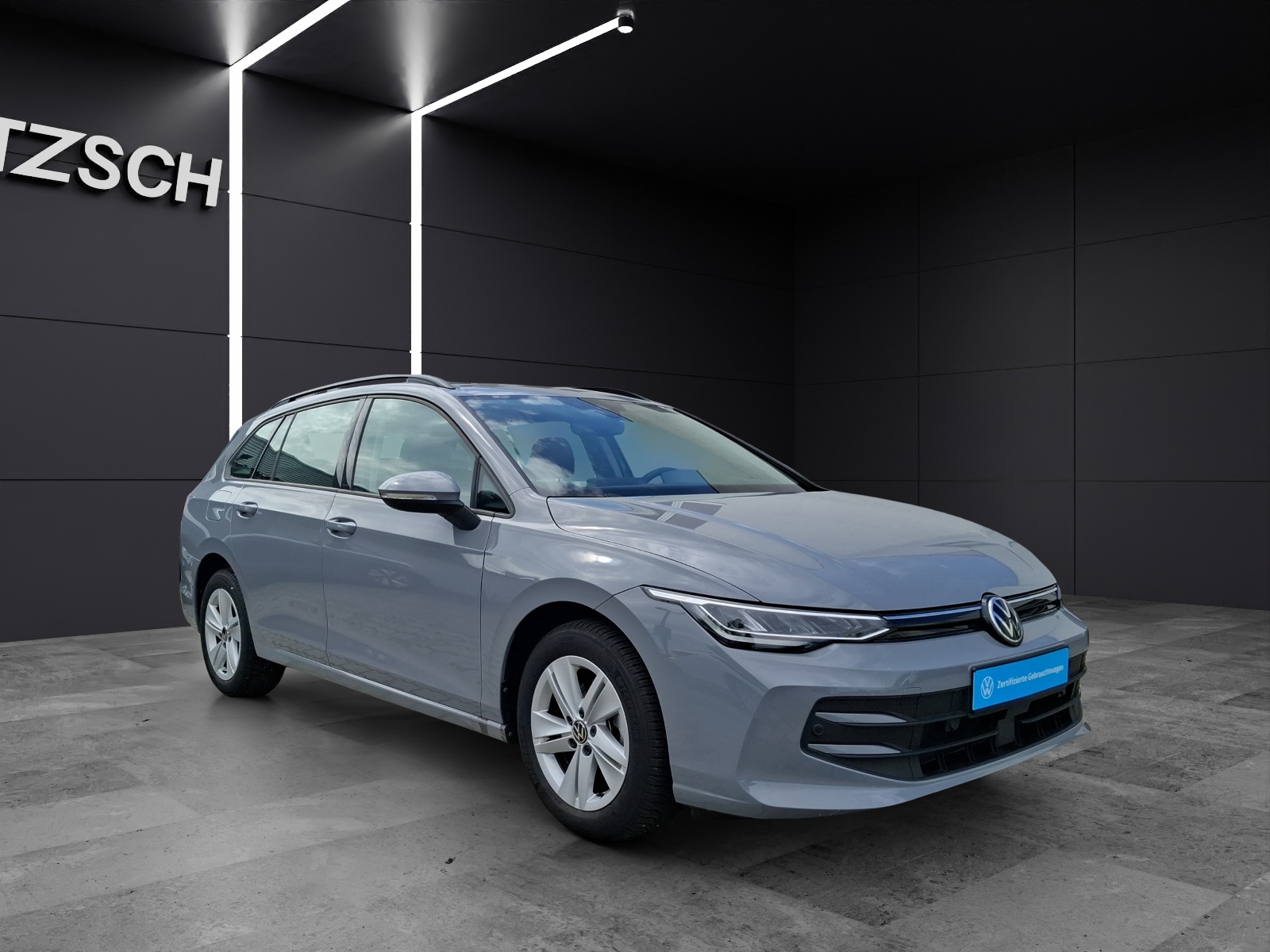 Fahrzeugabbildung Volkswagen Golf VIII Variant eTSI Life DSG LED CarPlay AID ACC RFK SH