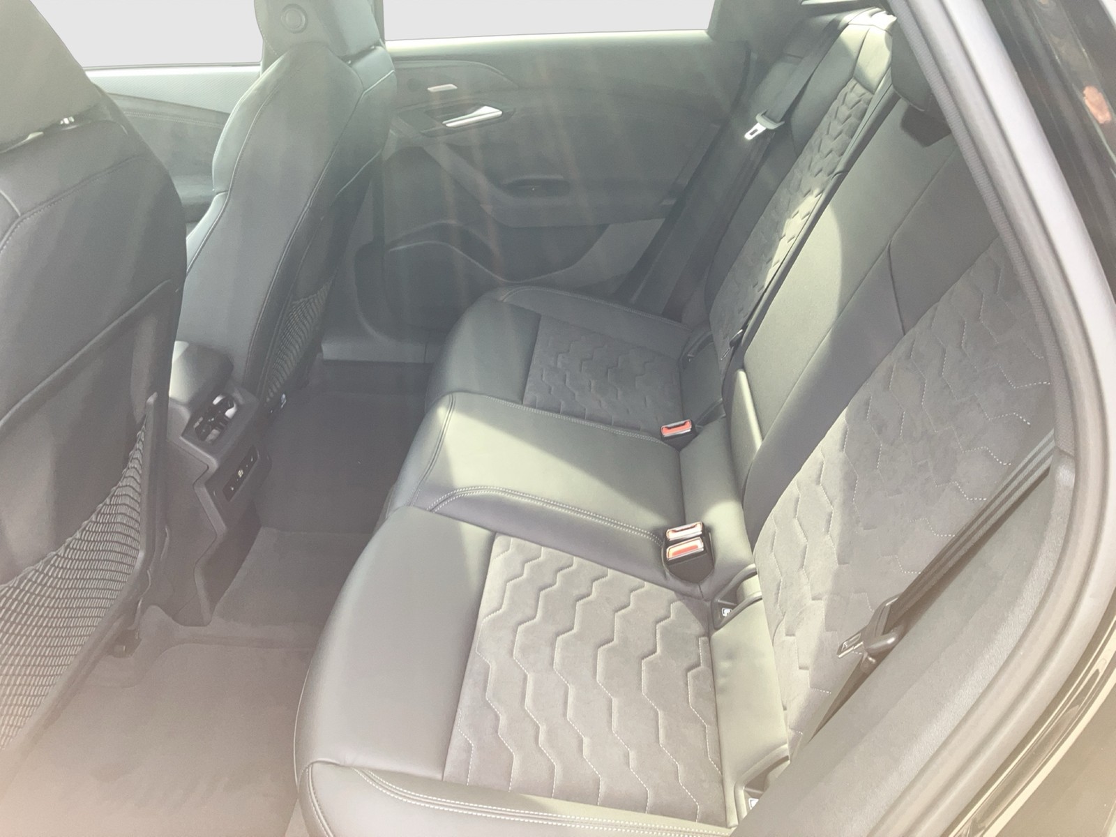 Fahrzeugabbildung Audi A6 e-tron Avant performance 270 kW S line business LED DAB+ ACC NAVI