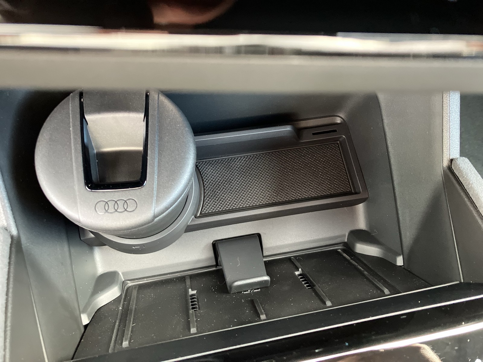 Fahrzeugabbildung Audi A6 e-tron Avant performance 270 kW S line business LED DAB+ ACC NAVI