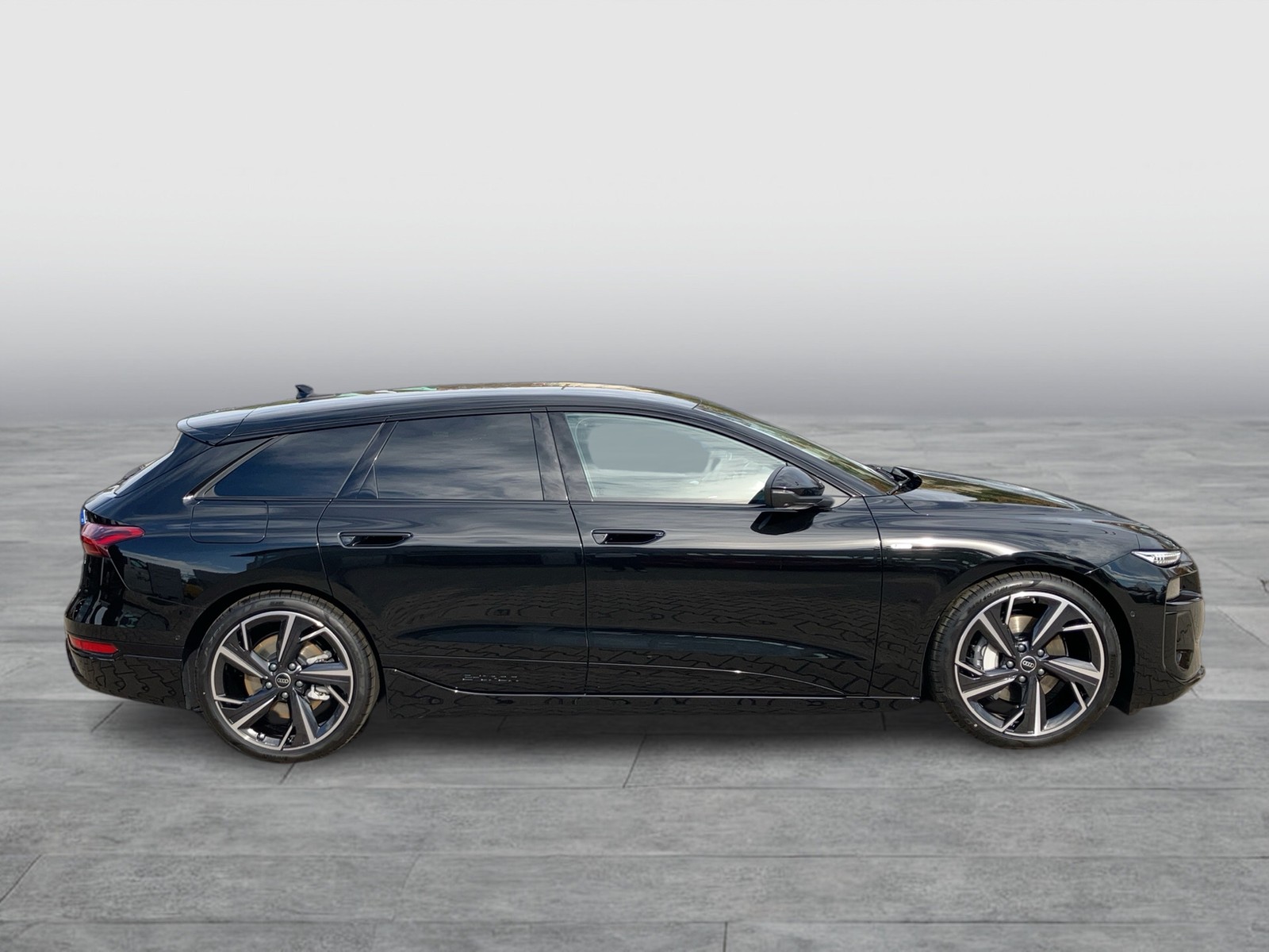 Fahrzeugabbildung Audi A6 e-tron Avant performance 270 kW S line business LED DAB+ ACC NAVI