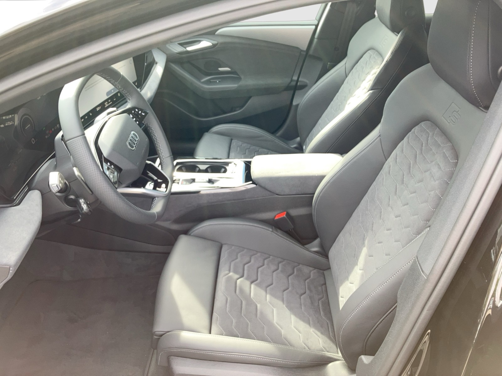 Fahrzeugabbildung Audi A6 e-tron Avant performance 270 kW S line business LED DAB+ ACC NAVI