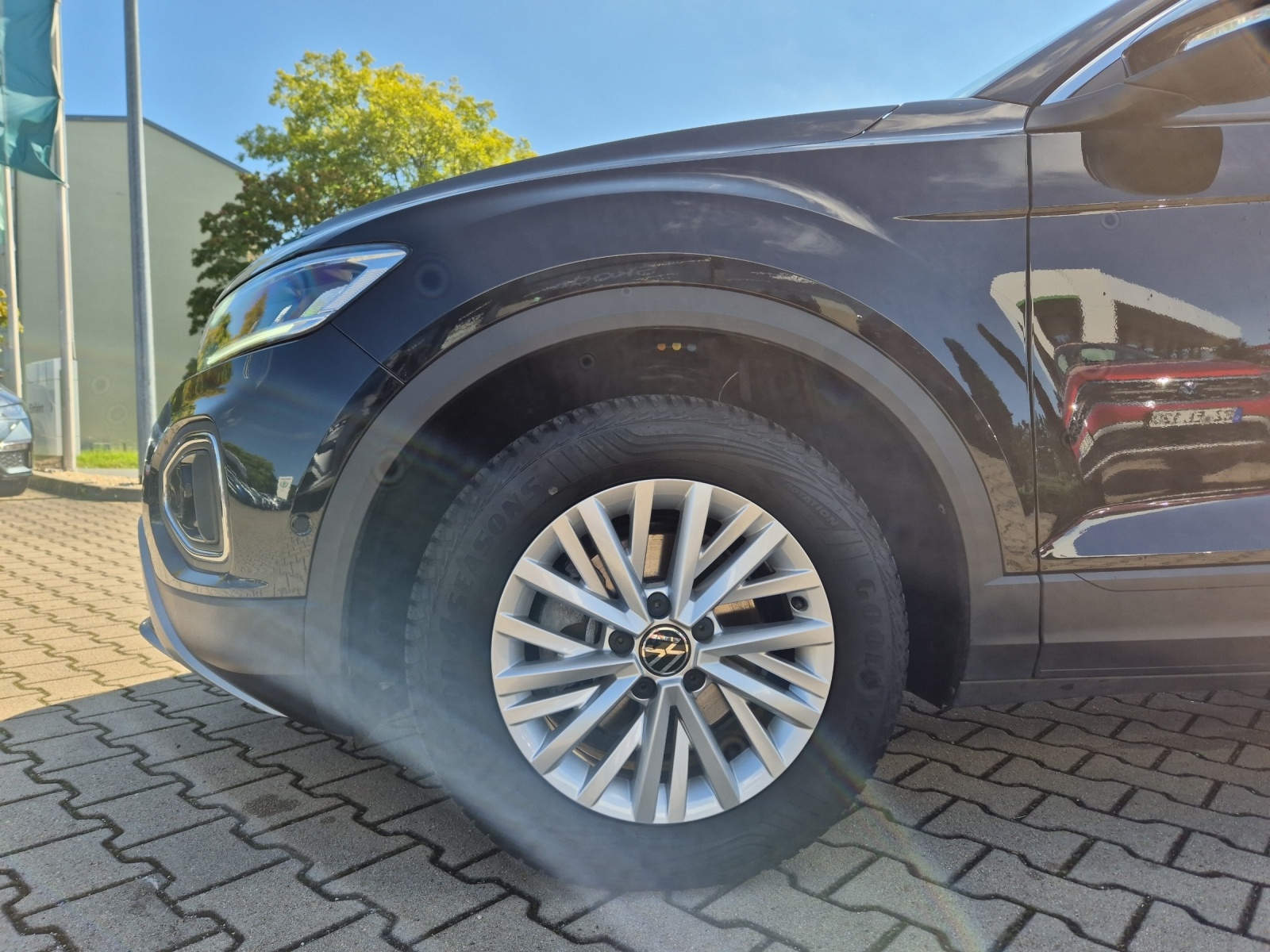 Fahrzeugabbildung Volkswagen T-Roc TSI Life LED Navi AID Park-Assist SH LM