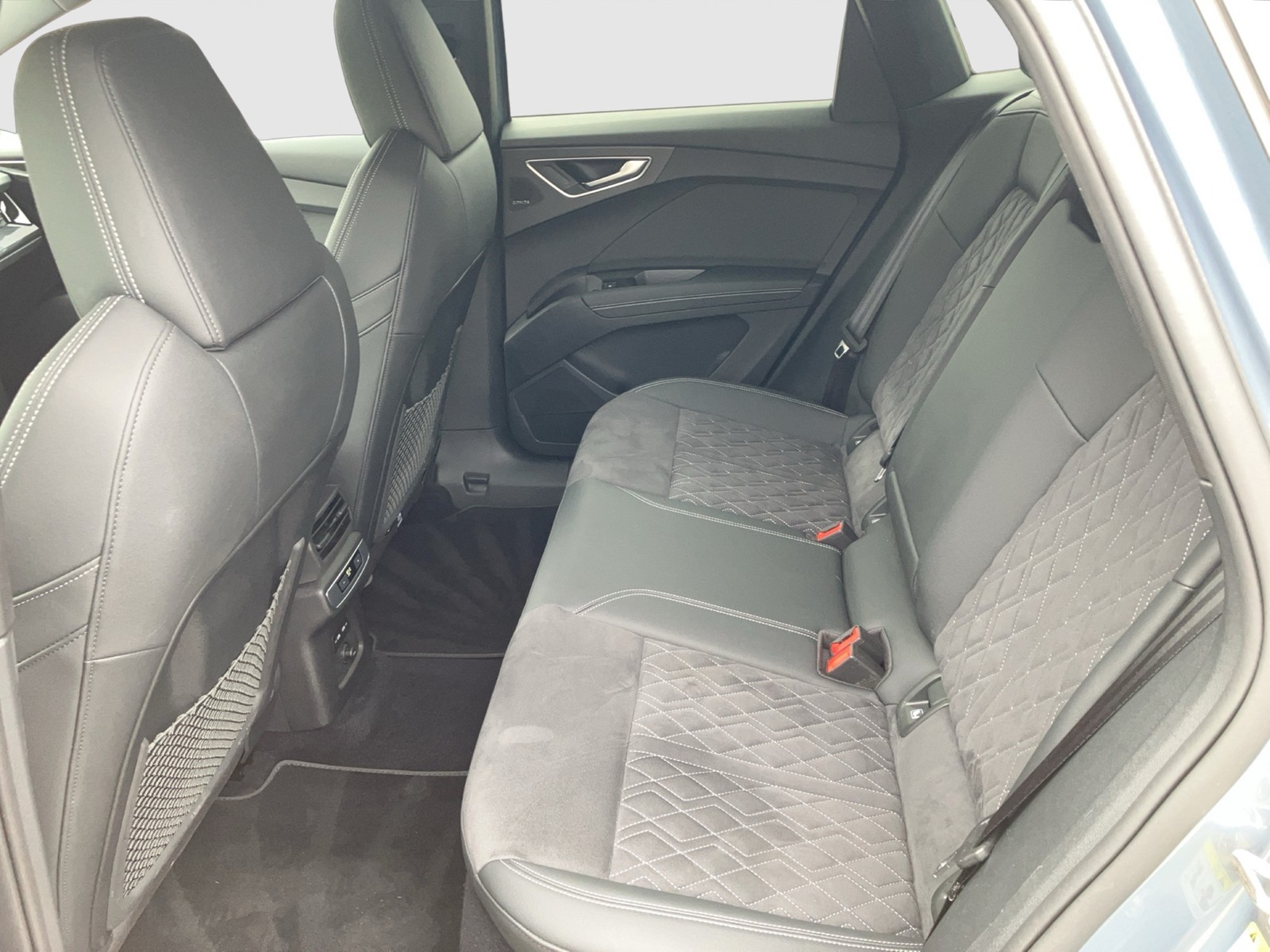 Fahrzeugabbildung Audi Q4 Sportback 50 e-tron S-Line MATRIX
