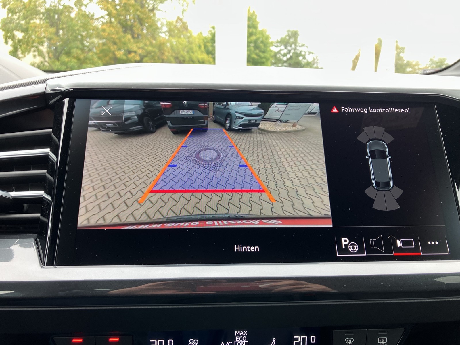 Fahrzeugabbildung Audi Q4 Sportback 50 e-tron S-Line MATRIX
