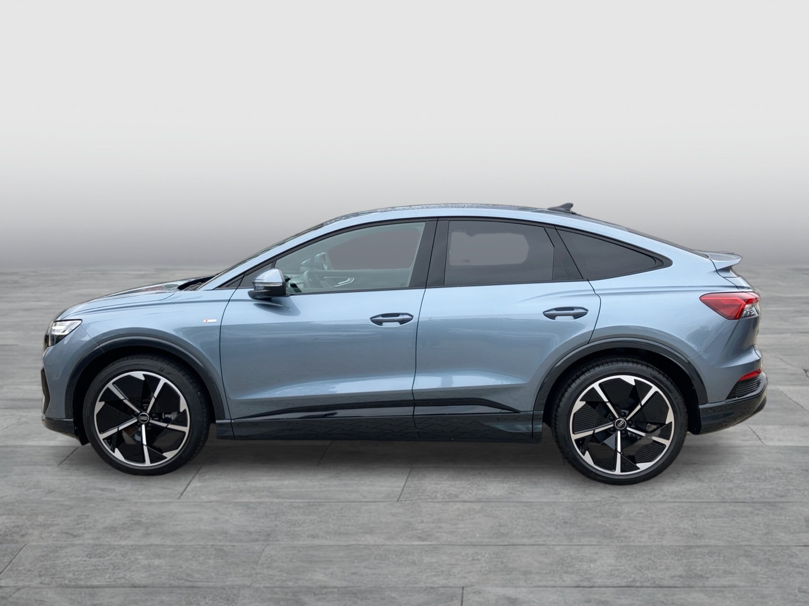 Fahrzeugabbildung Audi Q4 Sportback 50 e-tron S-Line MATRIX