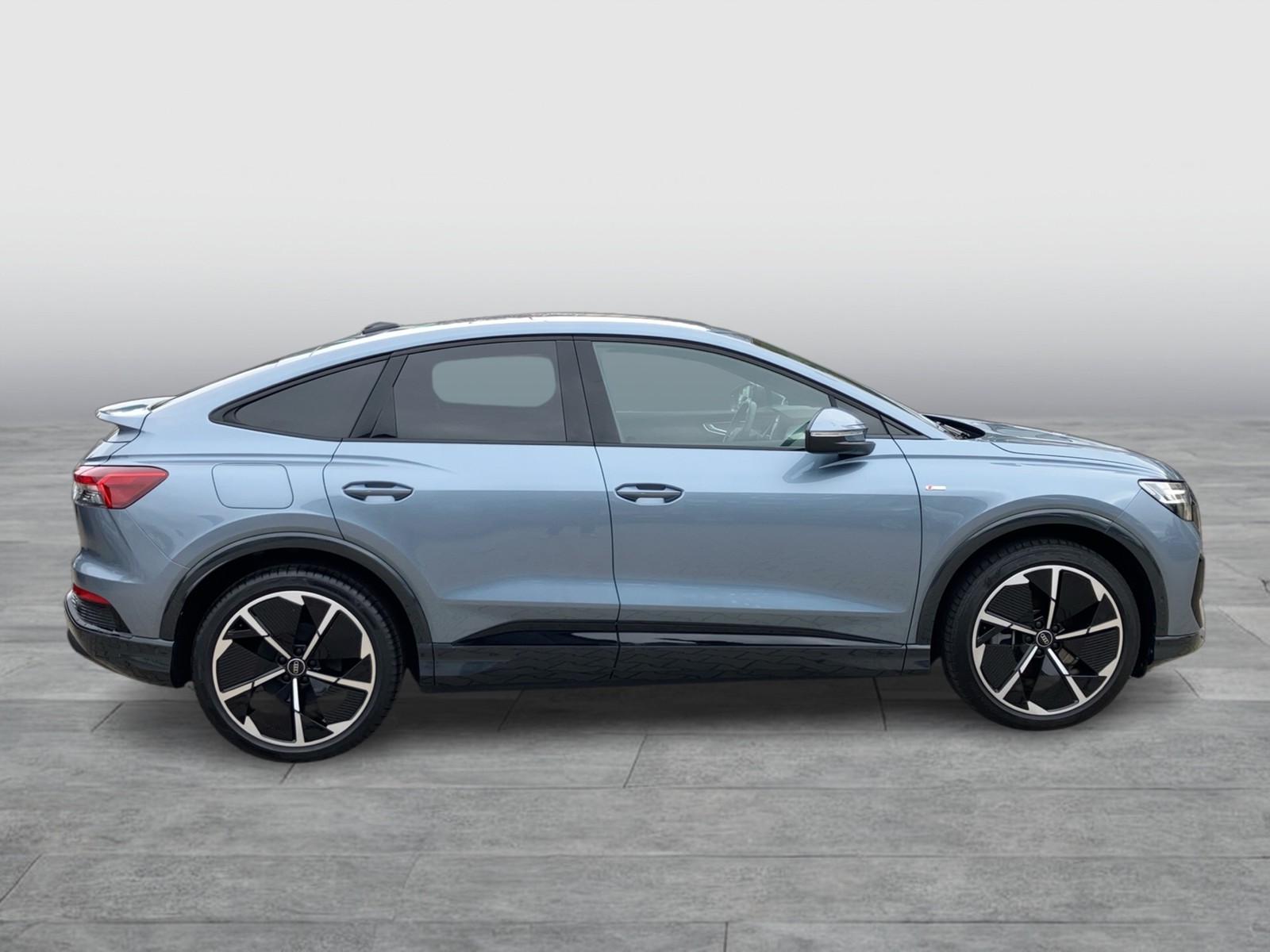 Fahrzeugabbildung Audi Q4 Sportback 50 e-tron S-Line MATRIX