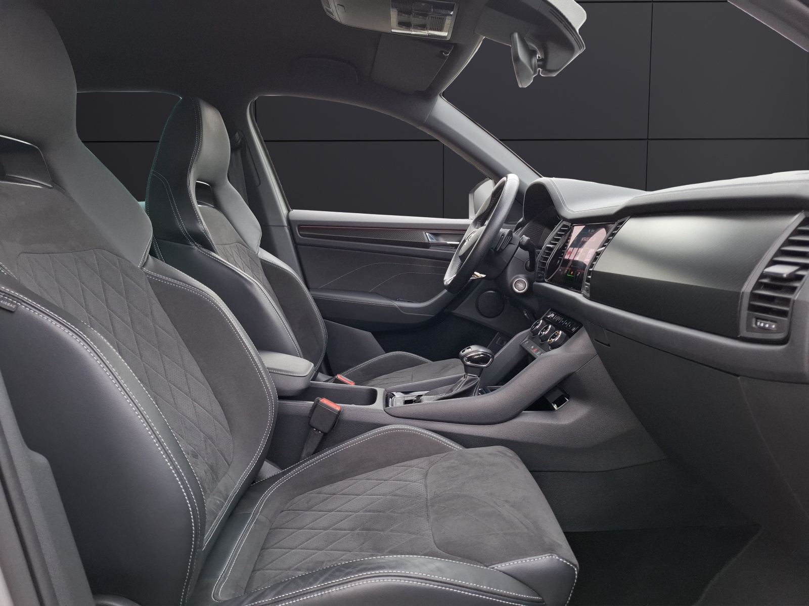 Fahrzeugabbildung SKODA Kodiaq TSI Sportline DSG Matrix Navi AID GRA PDC SH 19