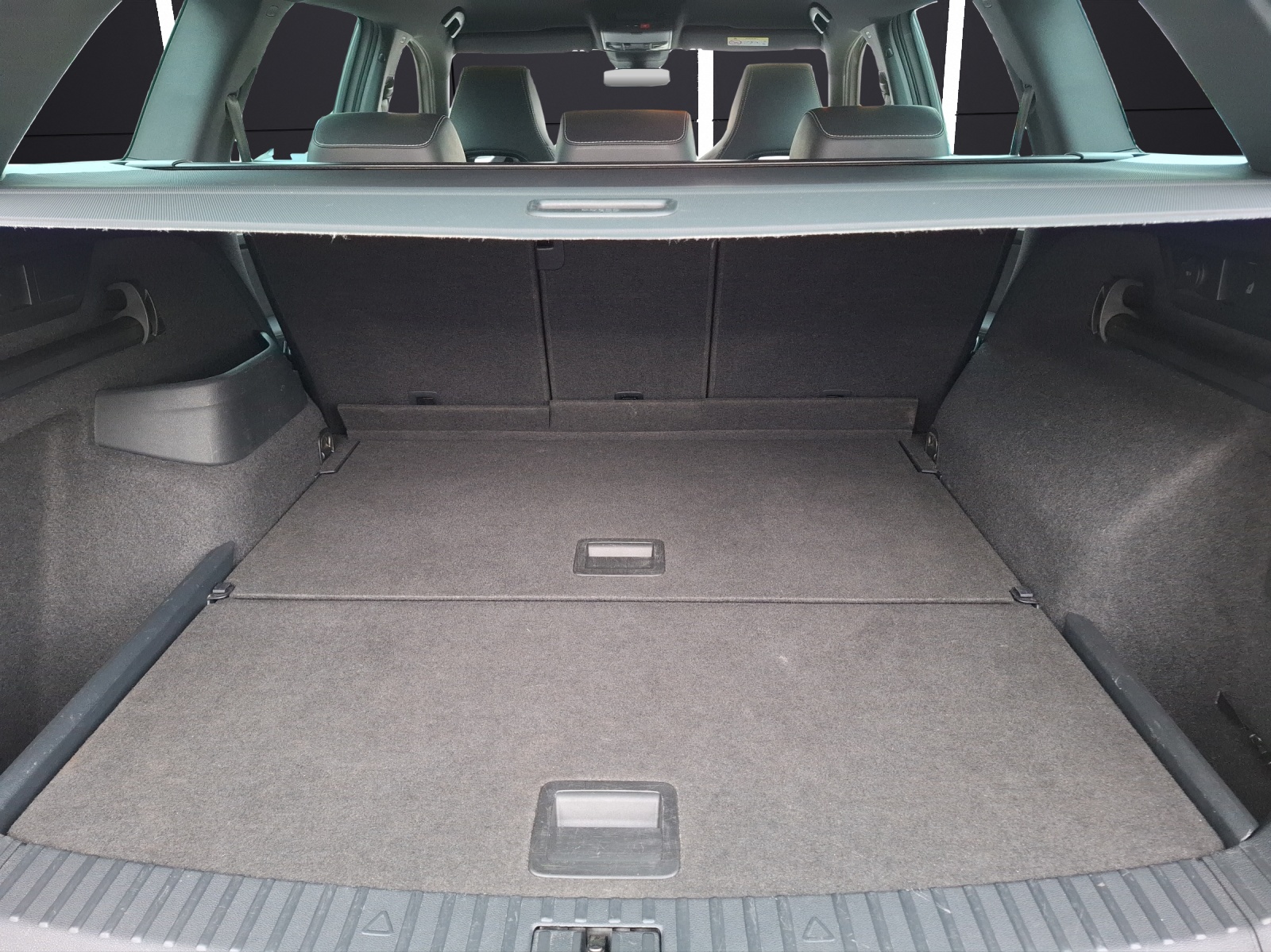 Fahrzeugabbildung SKODA Kodiaq TSI Sportline DSG Matrix Navi AID GRA PDC SH 19