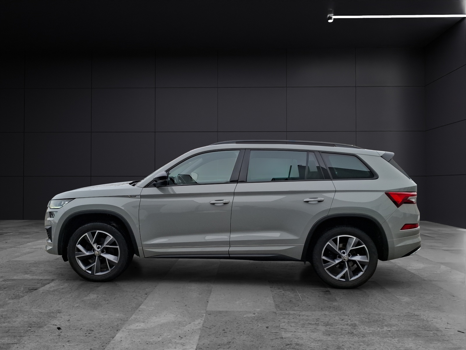 Fahrzeugabbildung SKODA Kodiaq TSI Sportline DSG Matrix Navi AID GRA PDC SH 19