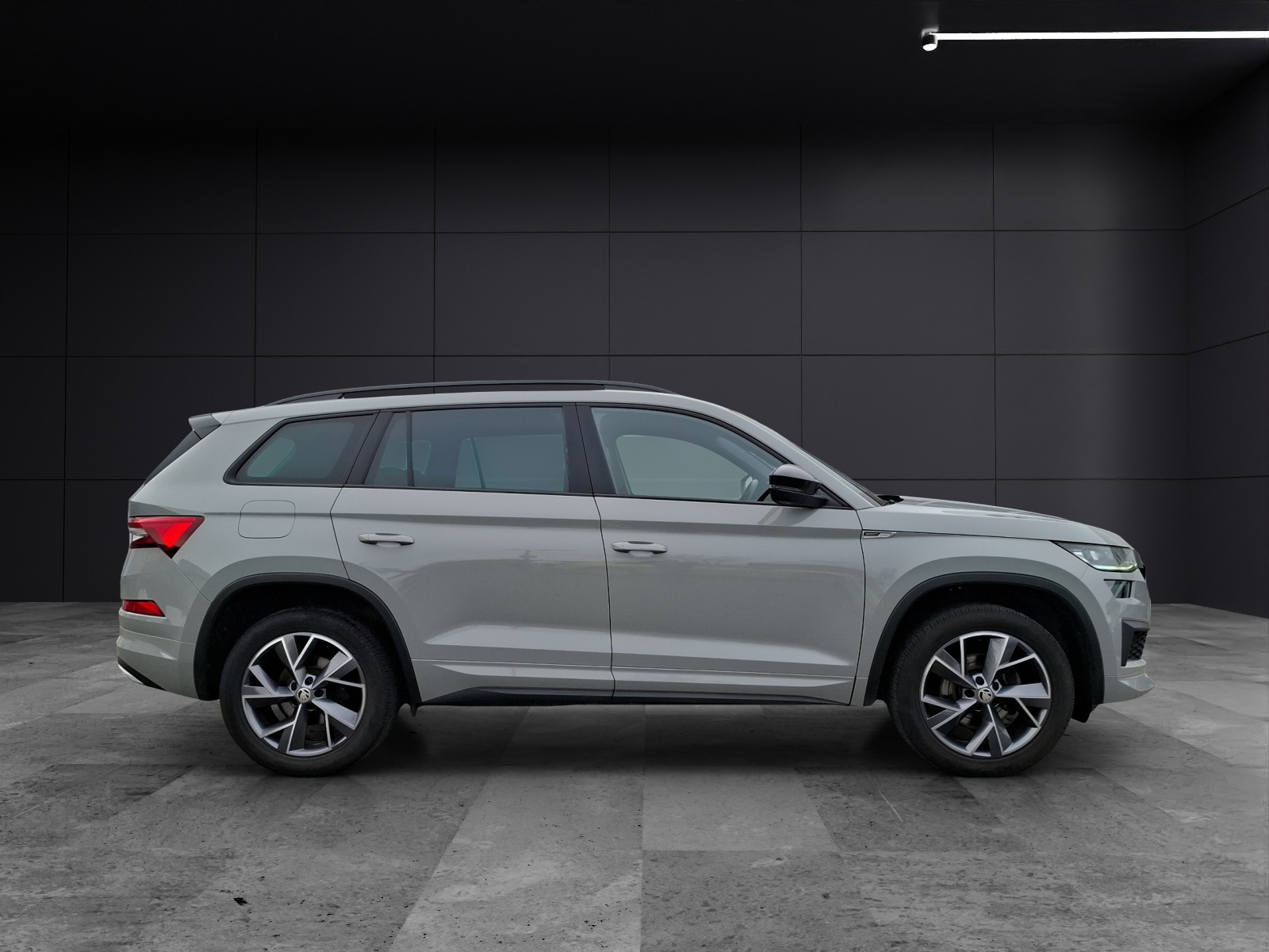 Fahrzeugabbildung SKODA Kodiaq TSI Sportline DSG Matrix Navi AID GRA PDC SH 19