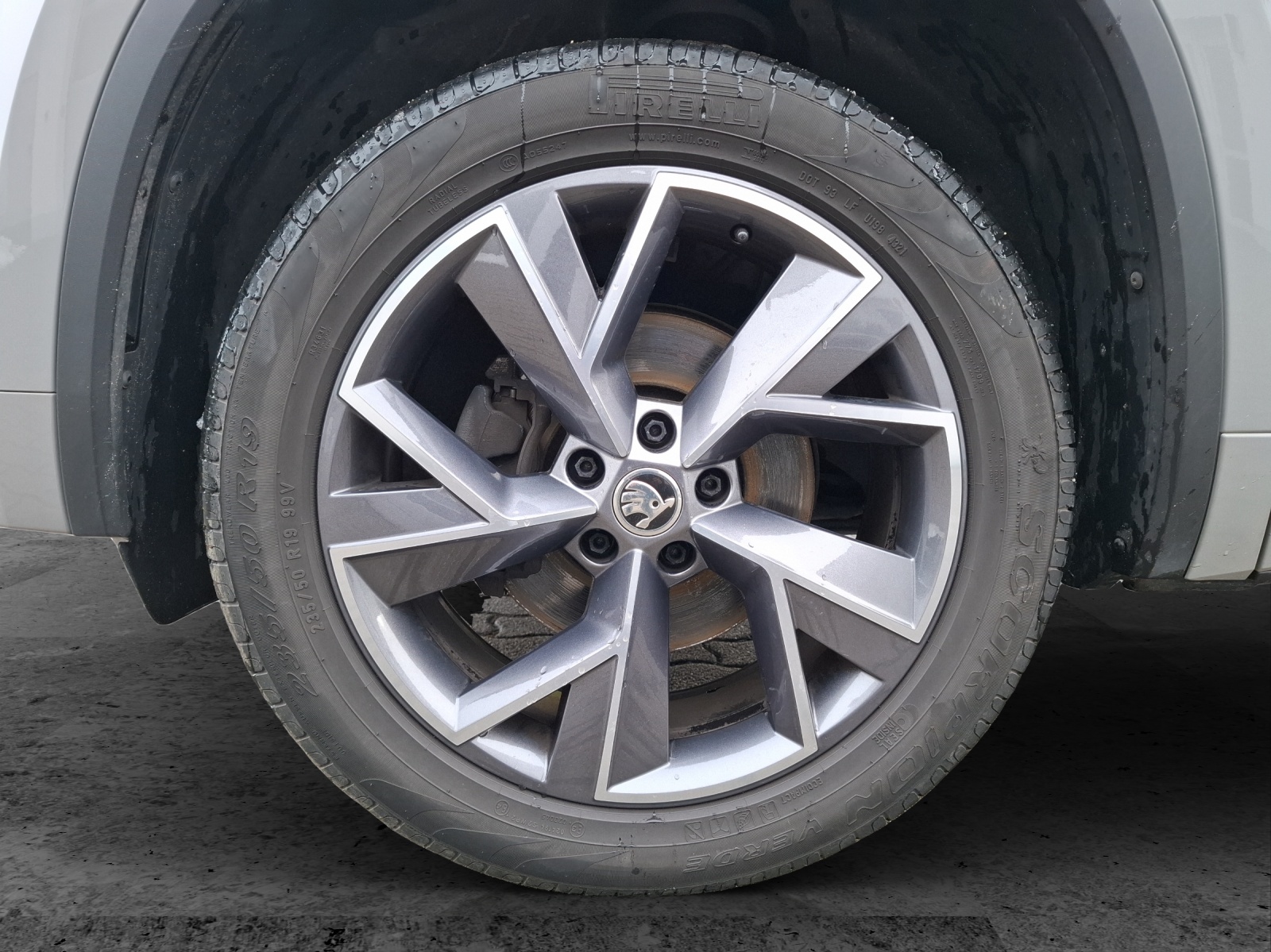 Fahrzeugabbildung SKODA Kodiaq TSI Sportline DSG Matrix Navi AID GRA PDC SH 19