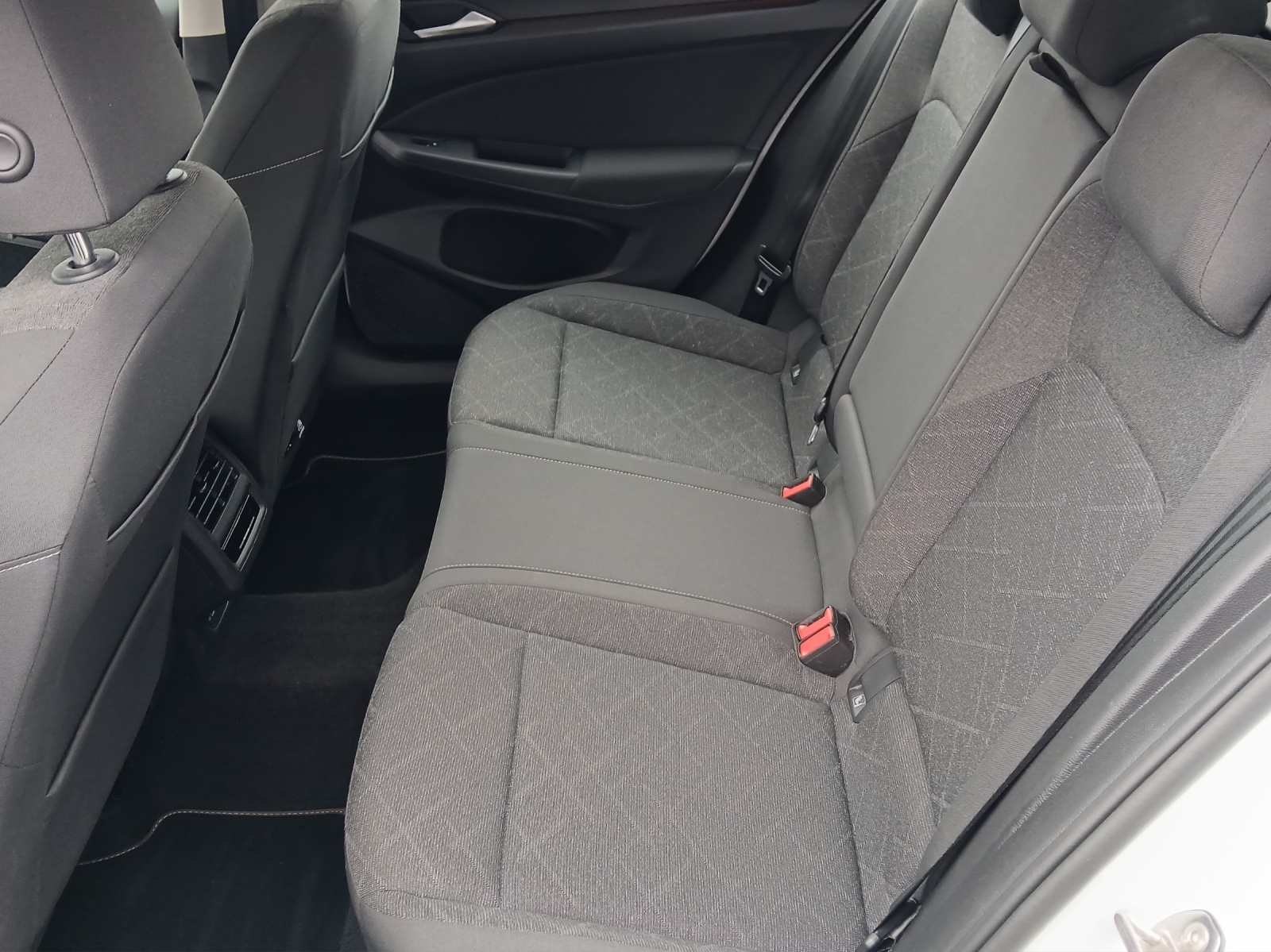 Fahrzeugabbildung Volkswagen Golf VIII Variant TDI Life DSG LED Navi AID ACC PDC SHZ