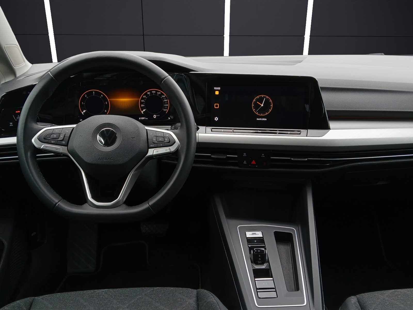 Fahrzeugabbildung Volkswagen Golf VIII Variant TDI Life DSG LED Navi AID ACC PDC SHZ