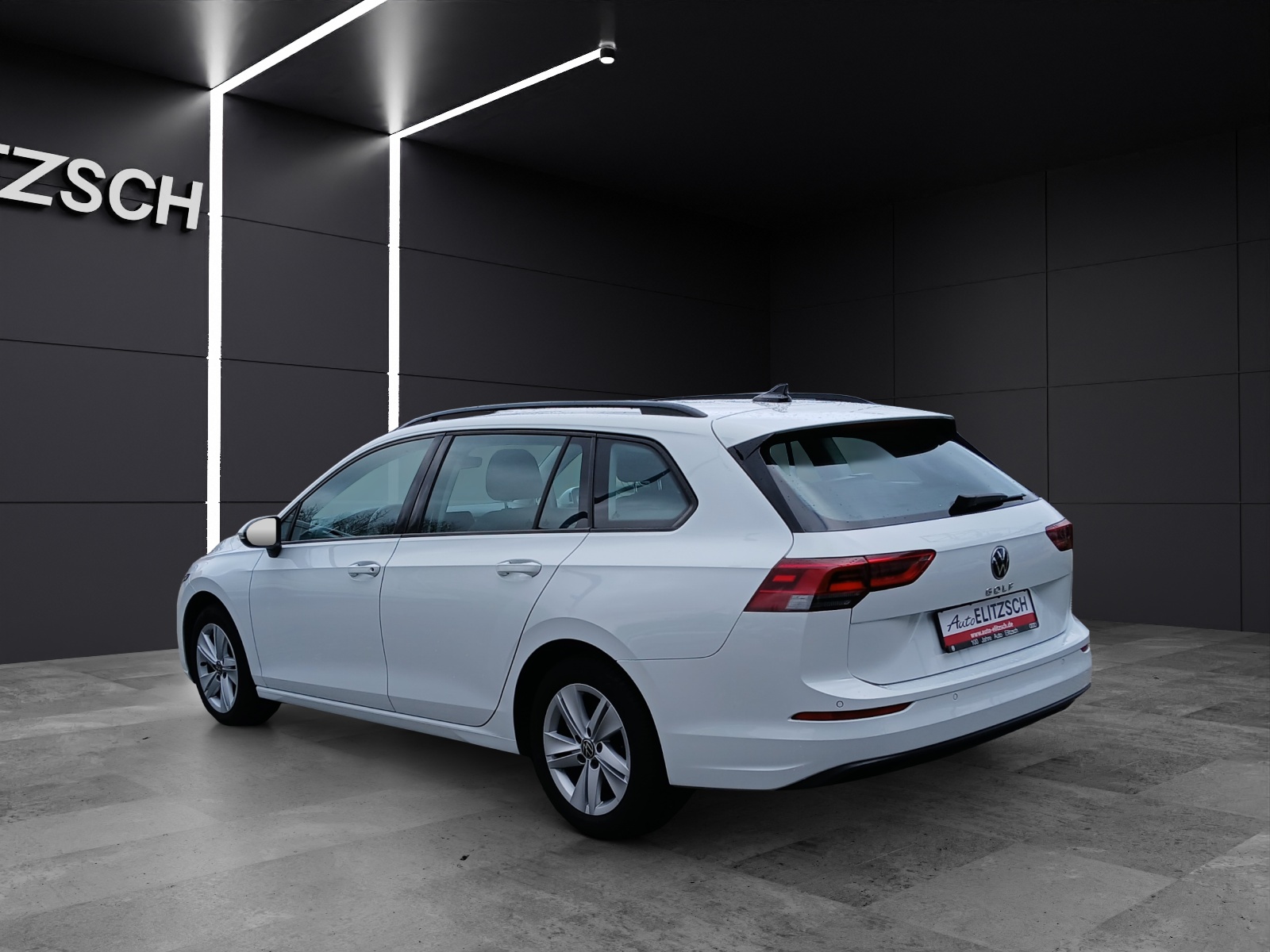 Fahrzeugabbildung Volkswagen Golf VIII Variant TDI Life DSG LED Navi AID ACC PDC SHZ