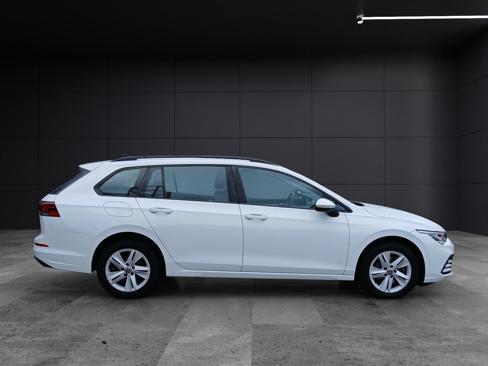 Fahrzeugabbildung Volkswagen Golf VIII Variant TDI Life DSG LED Navi AID ACC PDC SHZ