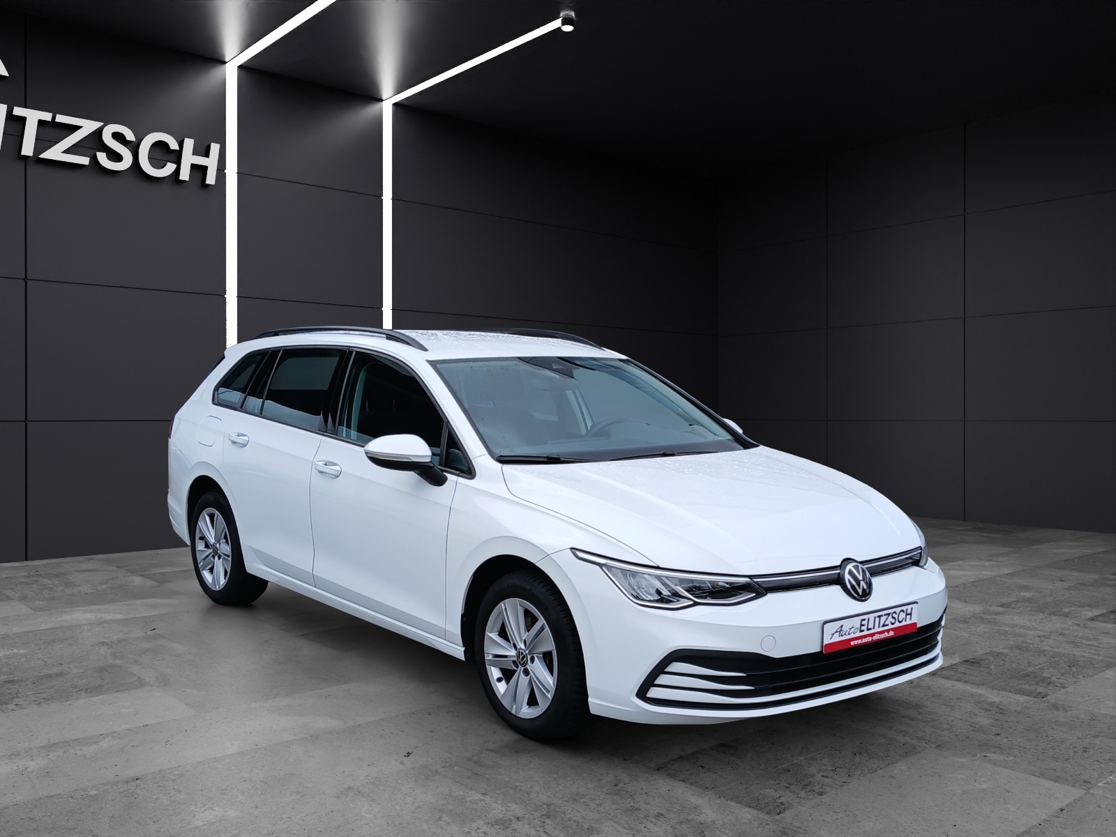 Fahrzeugabbildung Volkswagen Golf VIII Variant TDI Life DSG LED Navi AID ACC PDC SHZ