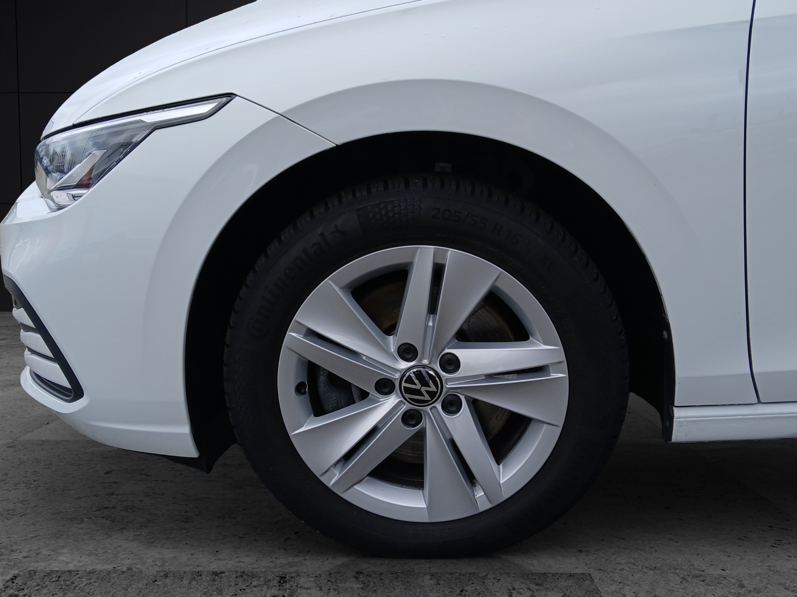 Fahrzeugabbildung Volkswagen Golf VIII Variant TDI Life DSG LED Navi AID ACC PDC SHZ