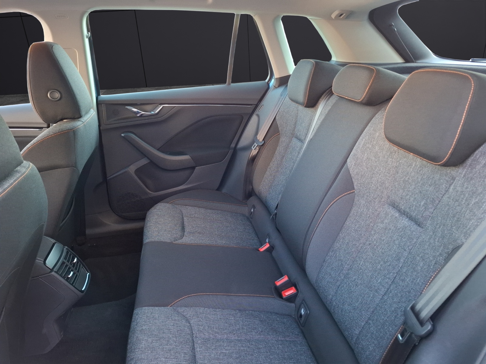 Fahrzeugabbildung SKODA Kamiq TSI Clever DSG LED Navi AID GRA RFK SH