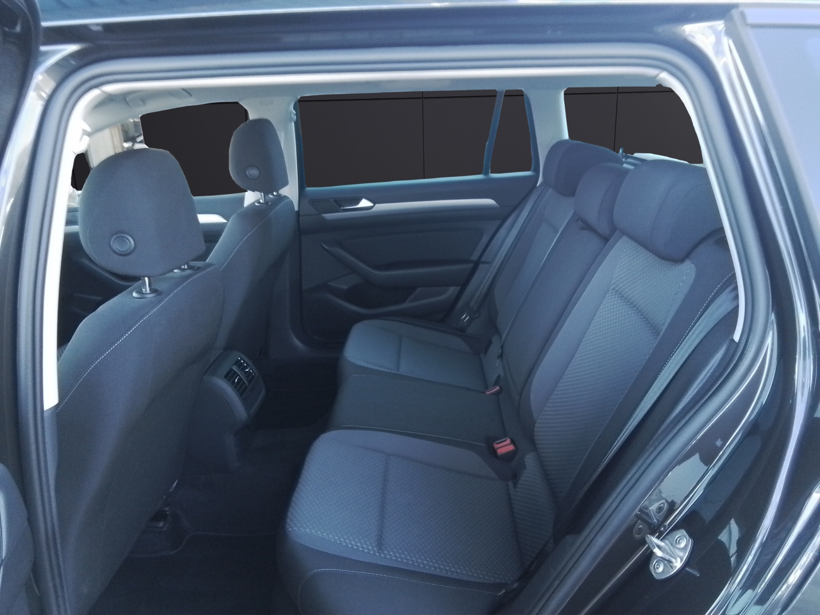 Fahrzeugabbildung Volkswagen Passat Variant TDI conceptline LED AHK Navi PDc SH