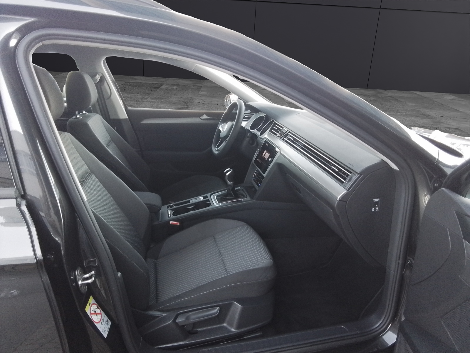 Fahrzeugabbildung Volkswagen Passat Variant TDI conceptline LED AHK Navi PDc SH