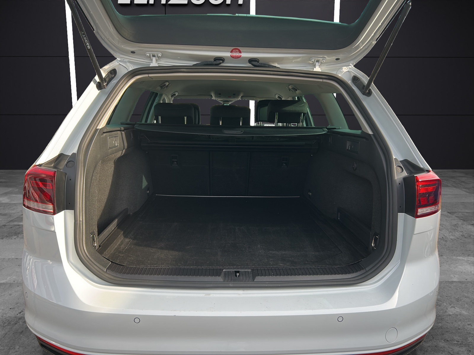 Fahrzeugabbildung Volkswagen Passat Variant Business TDI DSG LED ACC SHZ RearView Navi
