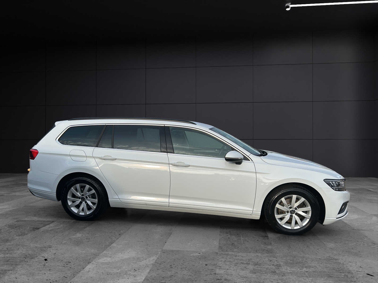 Fahrzeugabbildung Volkswagen Passat Variant Business TDI DSG LED ACC SHZ RearView Navi