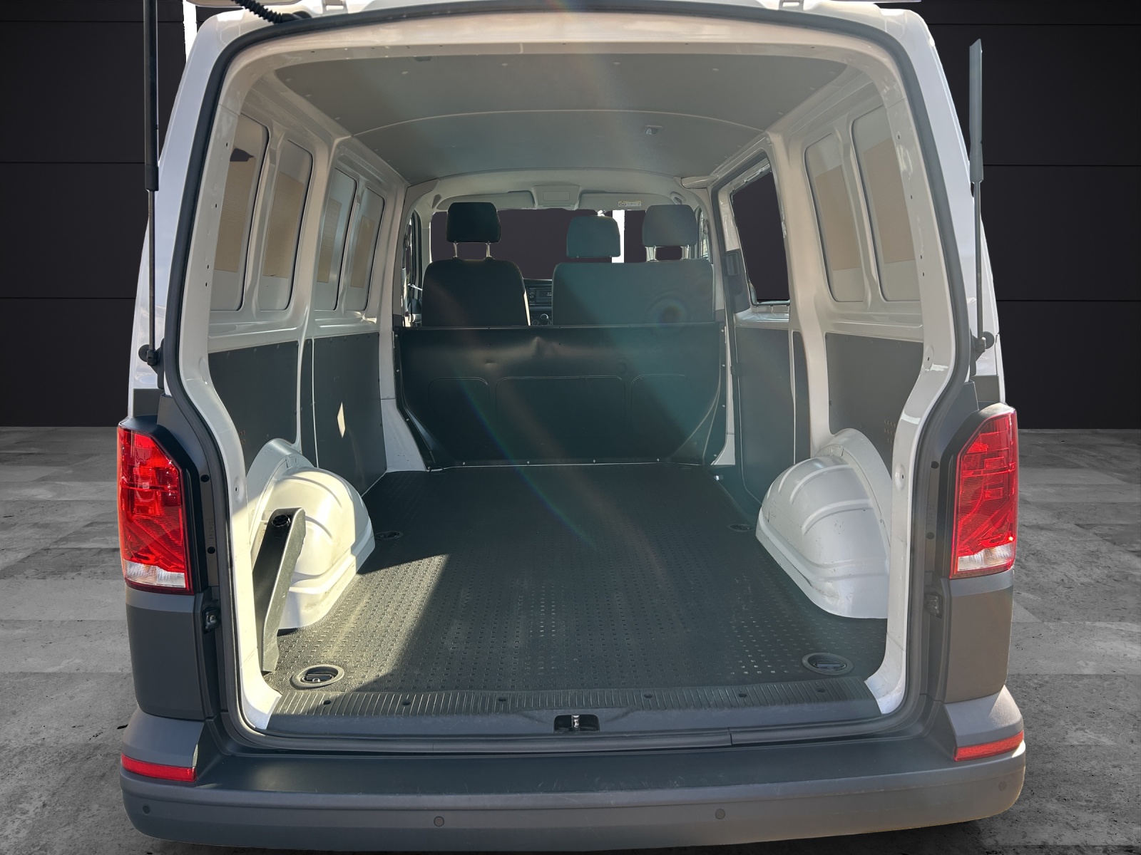 Fahrzeugabbildung Volkswagen T6 Transporter T6.1 TDI Kasten EcoProfi FWD