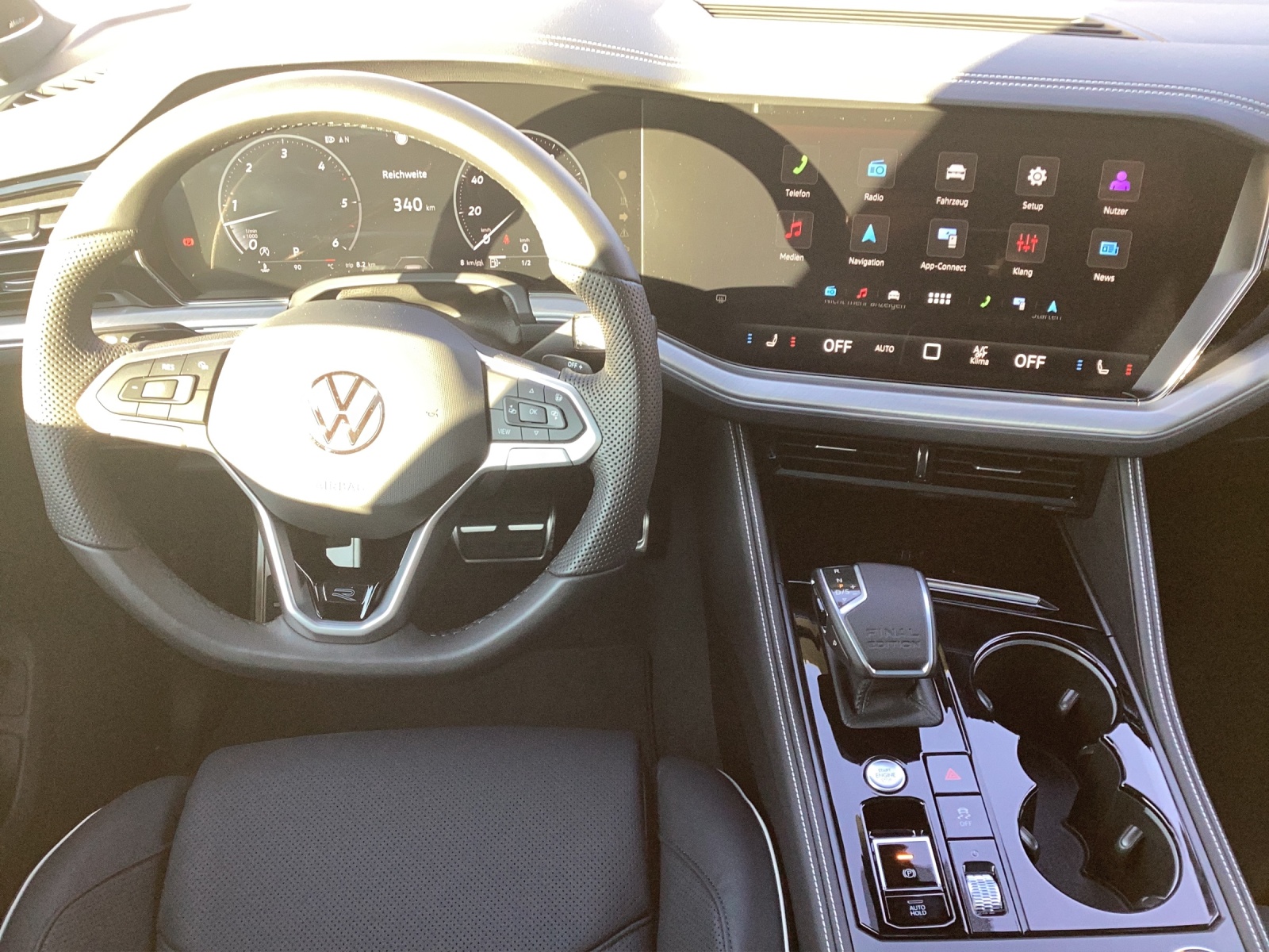 Fahrzeugabbildung Volkswagen Touareg R-Line Final Edition AHZV PANO STANDH.