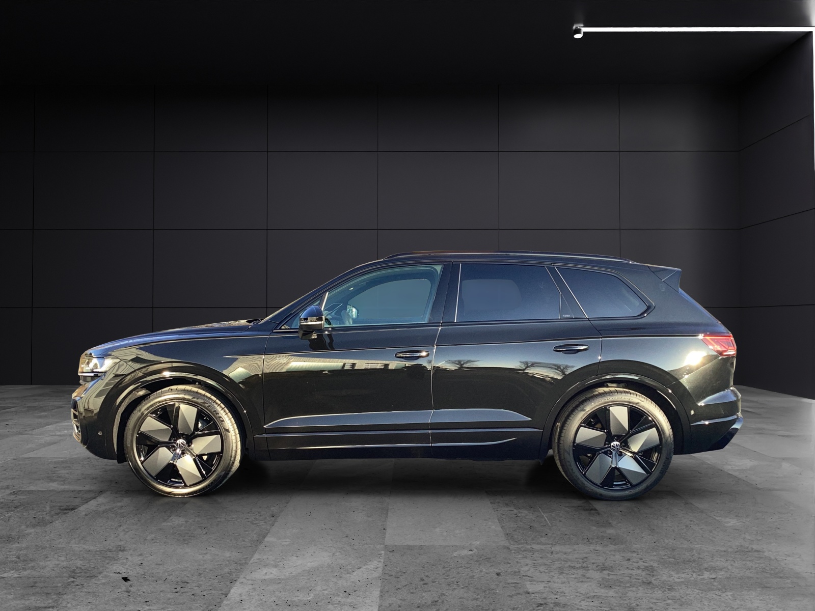 Fahrzeugabbildung Volkswagen Touareg R-Line Final Edition AHZV PANO STANDH.