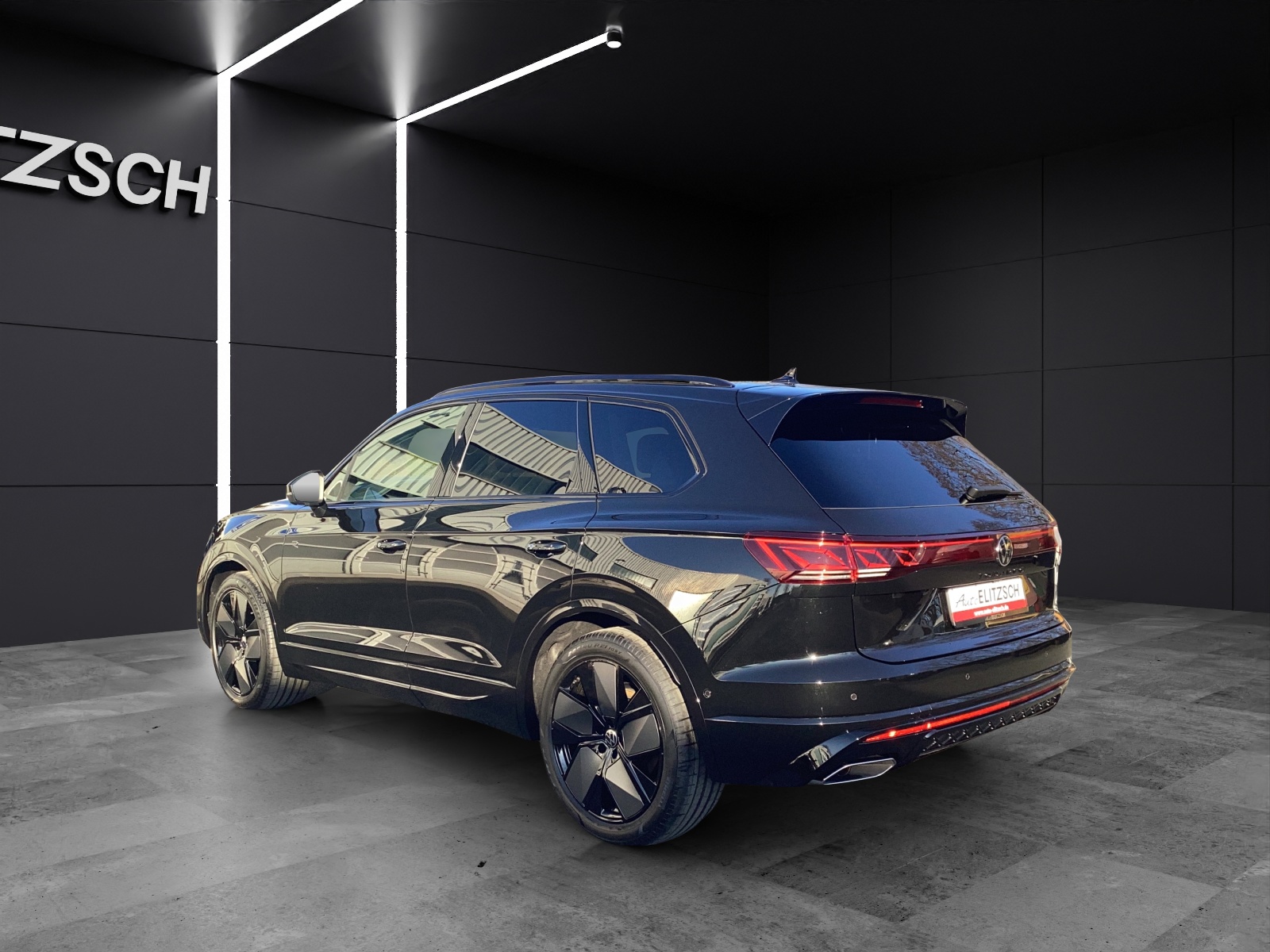 Fahrzeugabbildung Volkswagen Touareg R-Line Final Edition AHZV PANO STANDH.