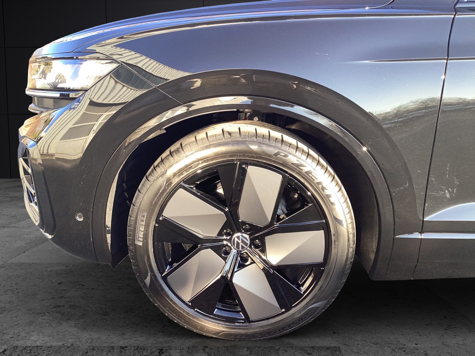 Fahrzeugabbildung Volkswagen Touareg R-Line Final Edition AHZV PANO STANDH.