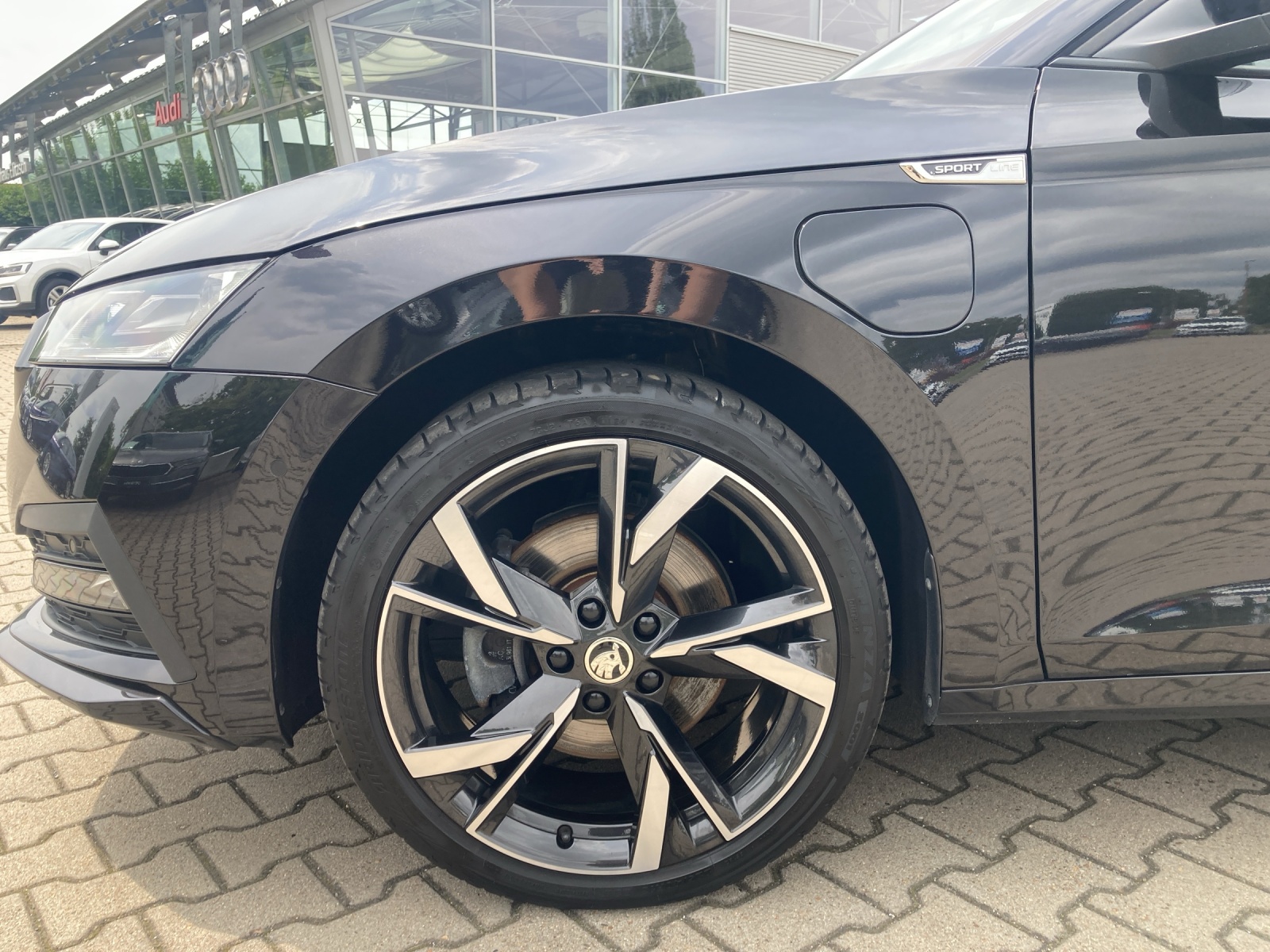 Fahrzeugabbildung SKODA Octavia Combi iV Sportline DSG Matrix AHK Navi HUD ACC RFK SH 19