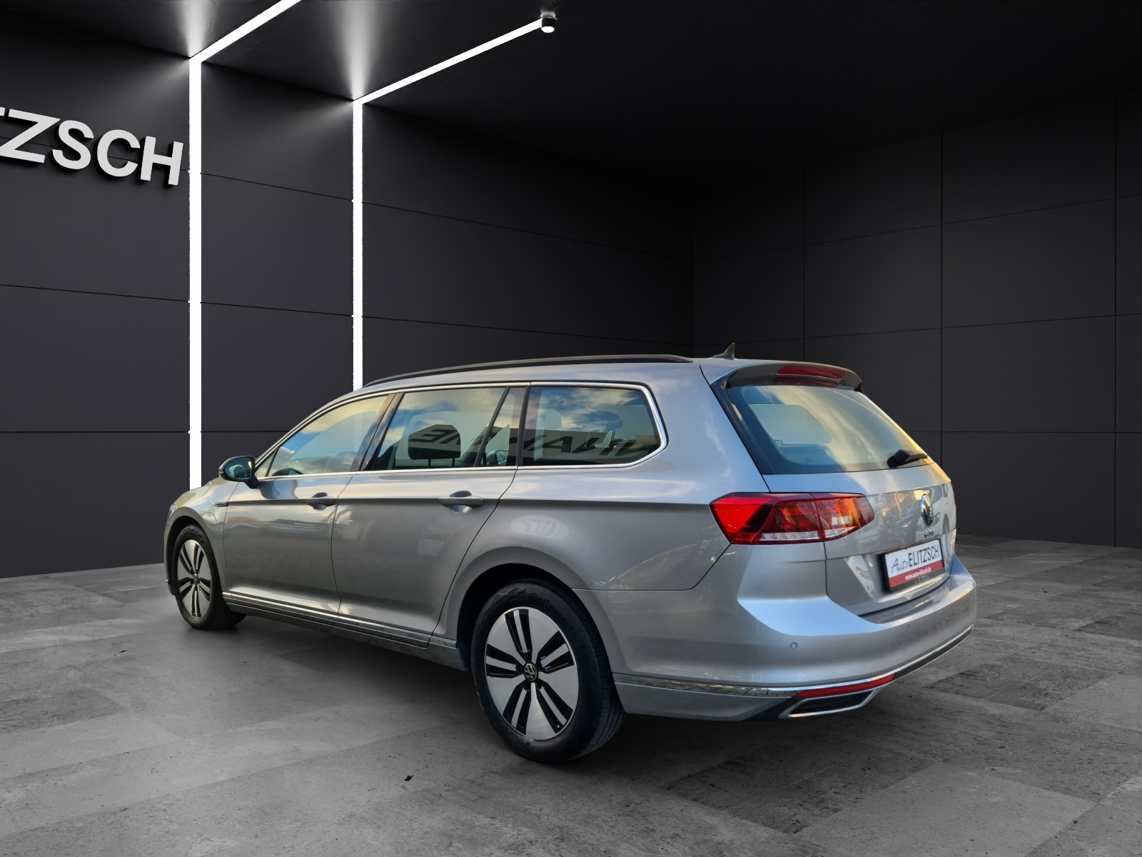Fahrzeugabbildung Volkswagen Passat Variant GTE LED AHK NAVI AID ACC RFK SH LM