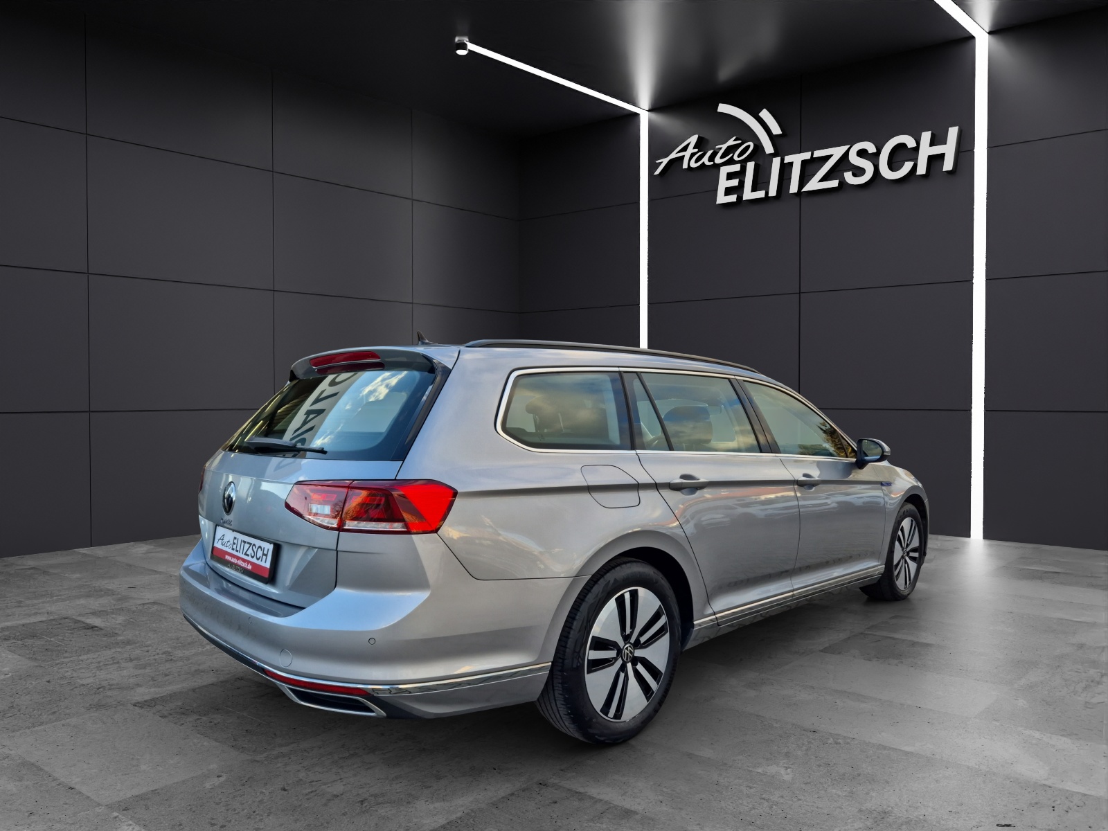 Fahrzeugabbildung Volkswagen Passat Variant GTE LED AHK NAVI AID ACC RFK SH LM