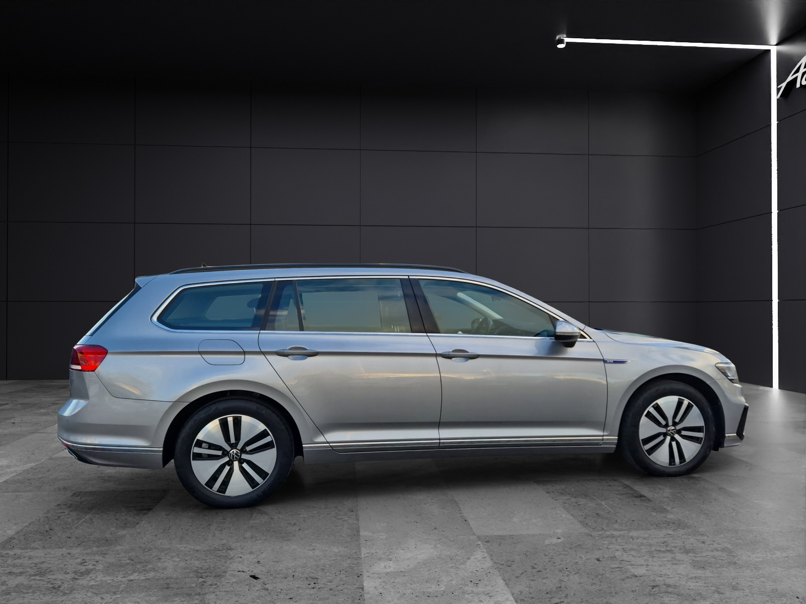 Fahrzeugabbildung Volkswagen Passat Variant GTE LED AHK NAVI AID ACC RFK SH LM