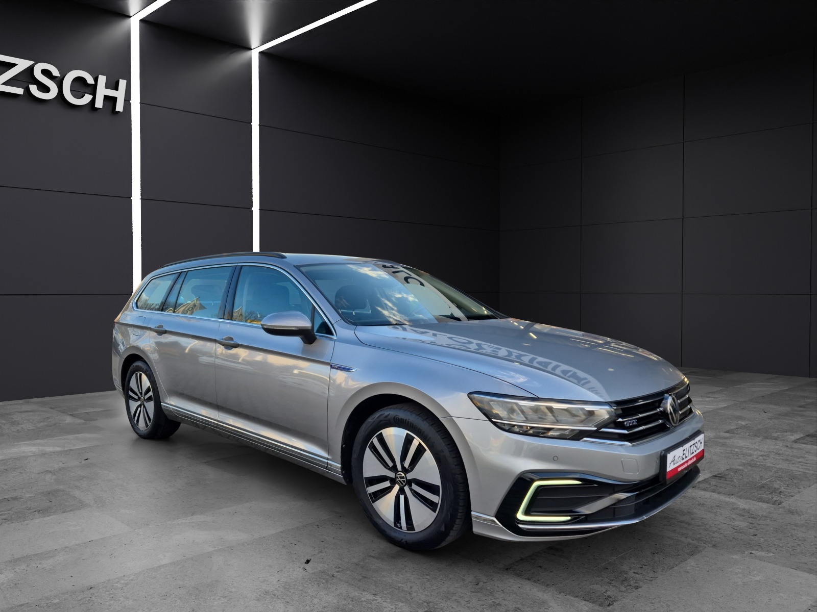 Fahrzeugabbildung Volkswagen Passat Variant GTE LED AHK NAVI AID ACC RFK SH LM