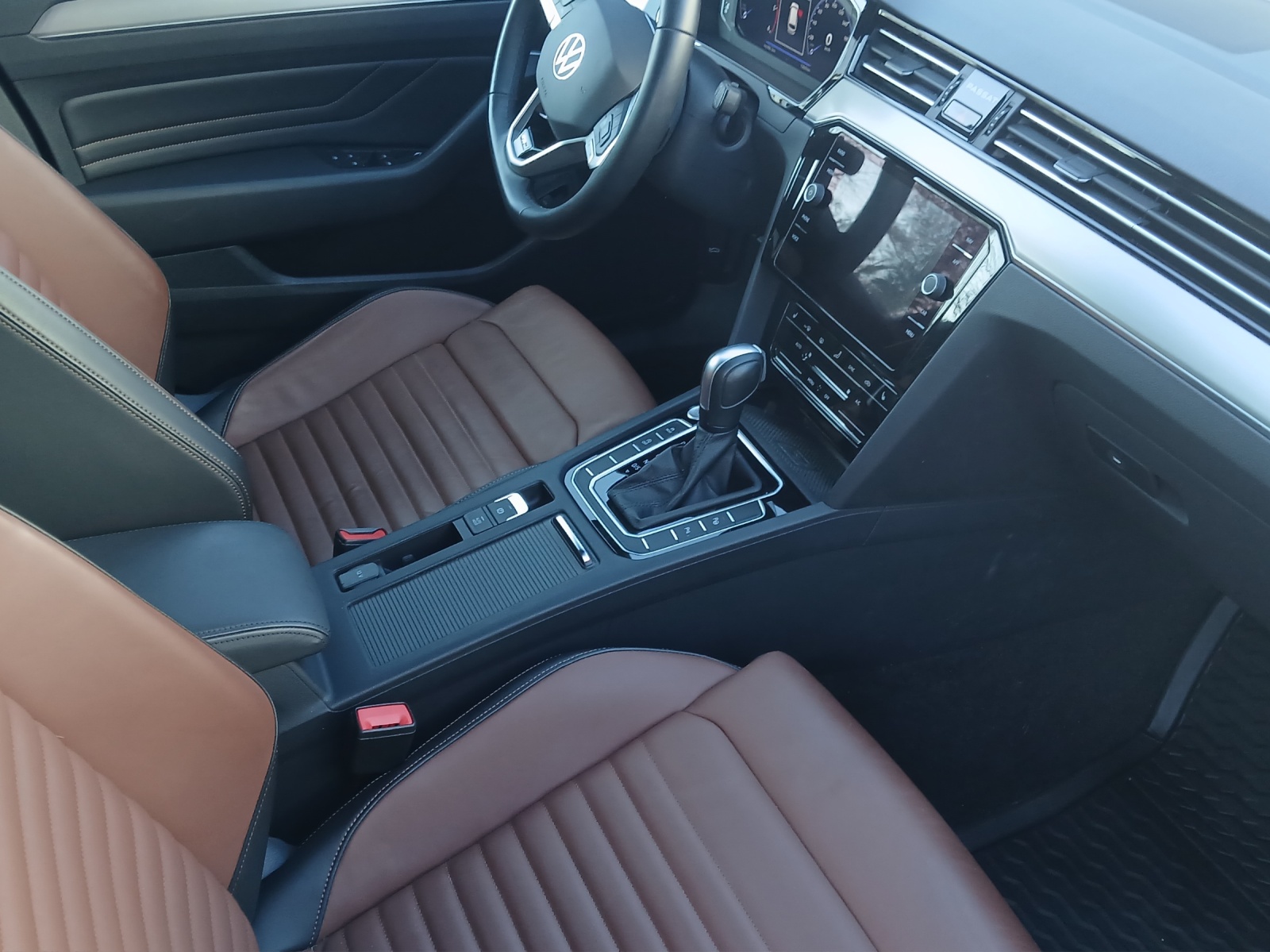 Fahrzeugabbildung Volkswagen Passat Variant TDI R-Line DSG Matrix AHK Navi Leder AID HUD Pano ACC RFK SH