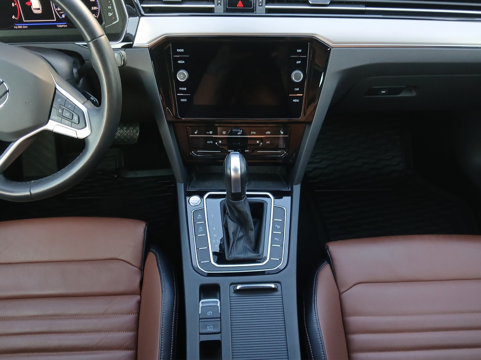 Fahrzeugabbildung Volkswagen Passat Variant TDI R-Line DSG Matrix AHK Navi Leder AID HUD Pano ACC RFK SH