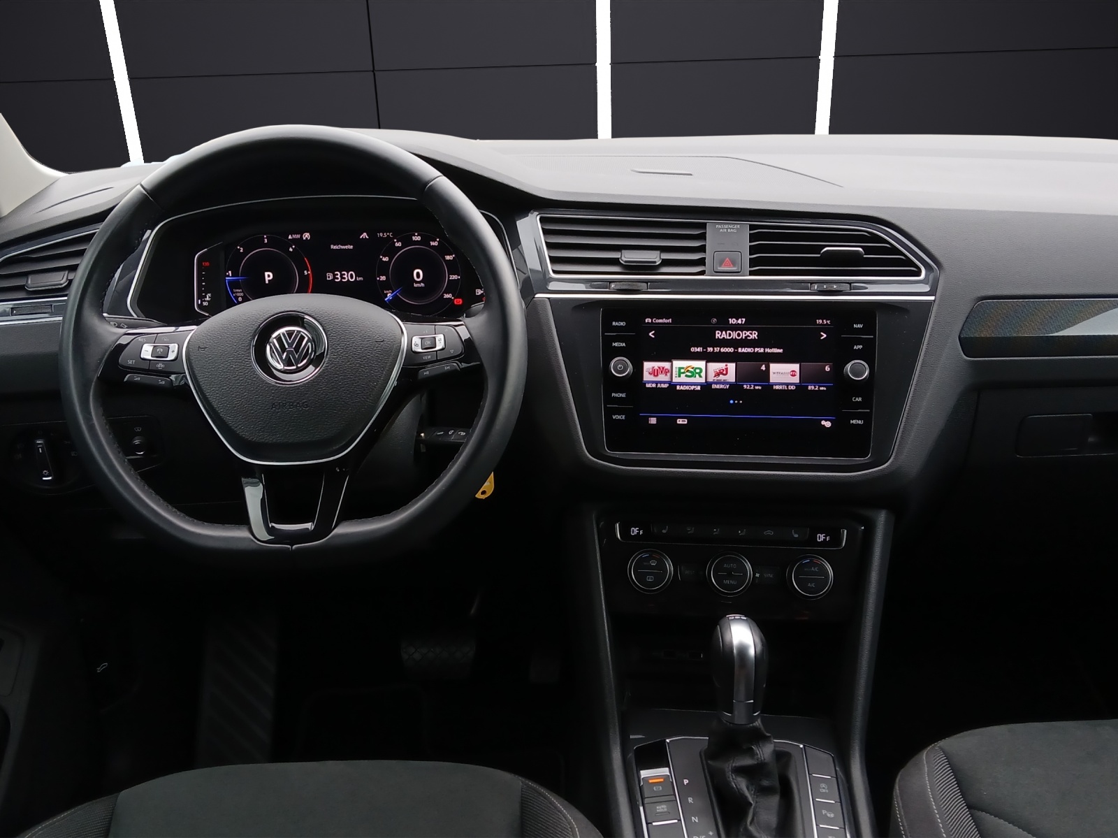 Fahrzeugabbildung Volkswagen Tiguan TDI Highline DSG 4M R-Line LED AHK Navi AID ACC RFK HUD SH 20