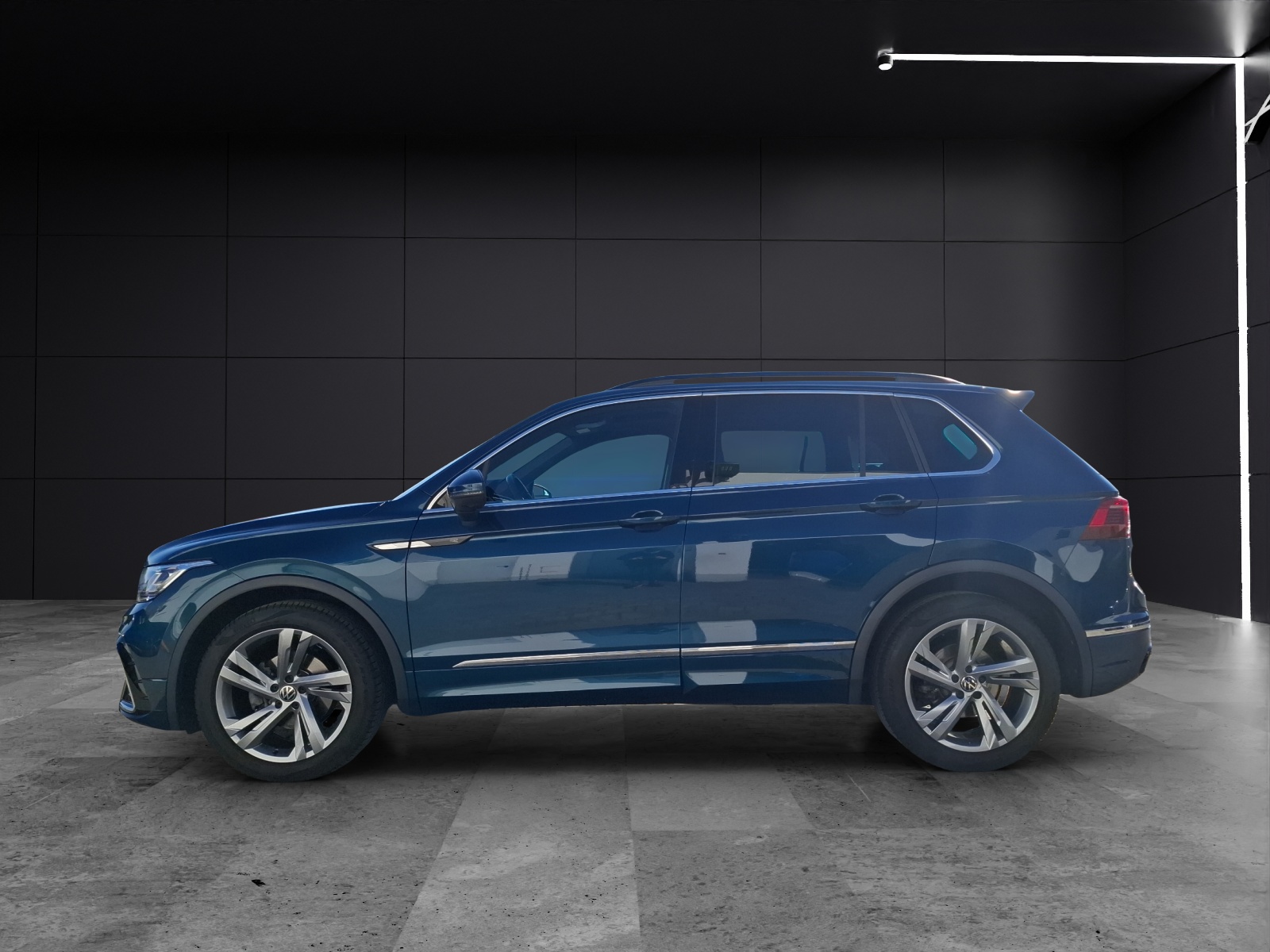 Fahrzeugabbildung Volkswagen Tiguan TSI R-line DSG Matrix Navi AID ACC 360° Pano 19