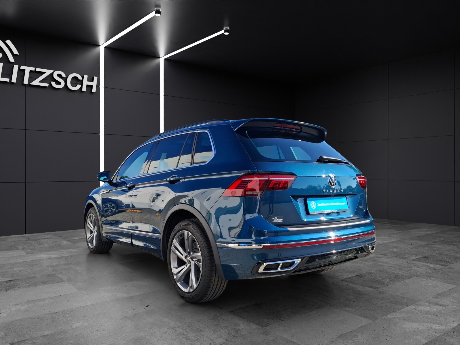 Fahrzeugabbildung Volkswagen Tiguan TSI R-line DSG Matrix Navi AID ACC 360° Pano 19