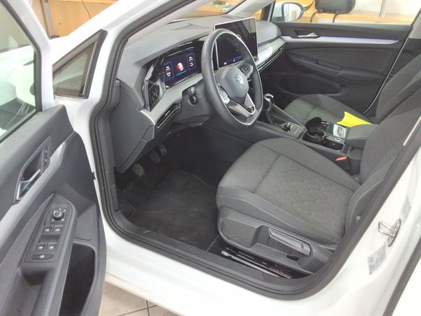 Fahrzeugabbildung Volkswagen Golf VIII TSI Life LED Navi AID ACC PDC SH LM